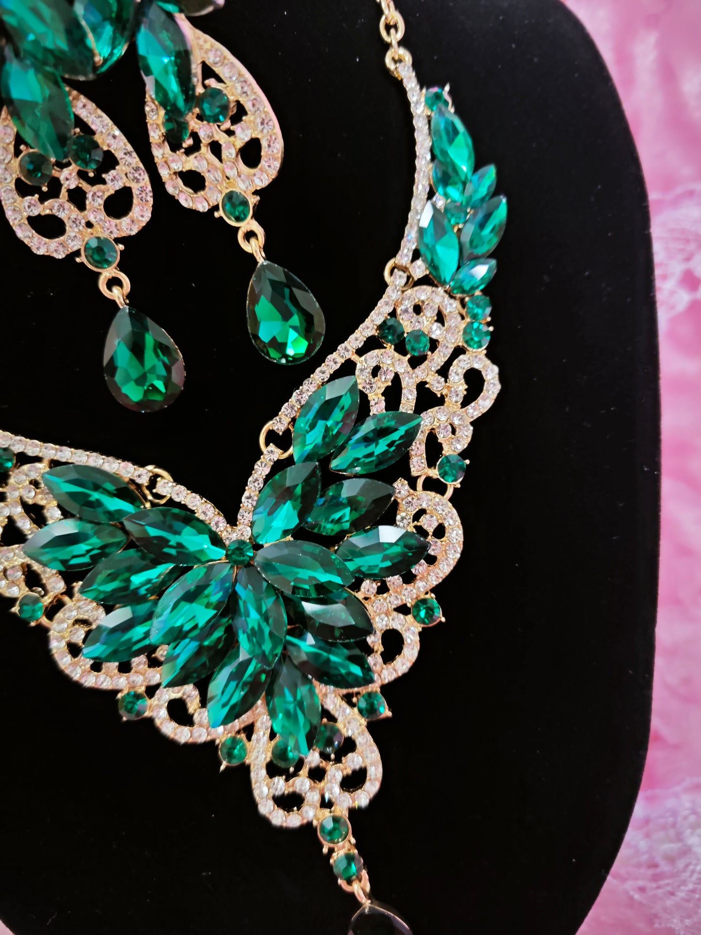 Gilded Emerald Gem Filigree Necklace & Earring Set