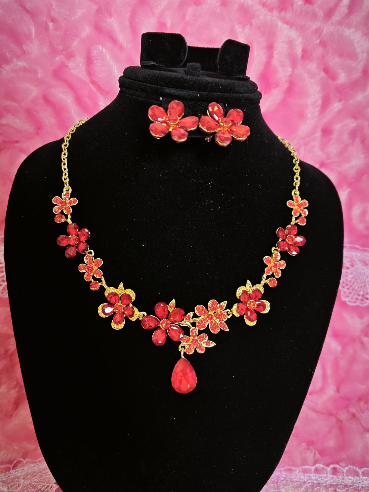 Gilded Red Gem Flower & Teardrop Necklace & Earring Set