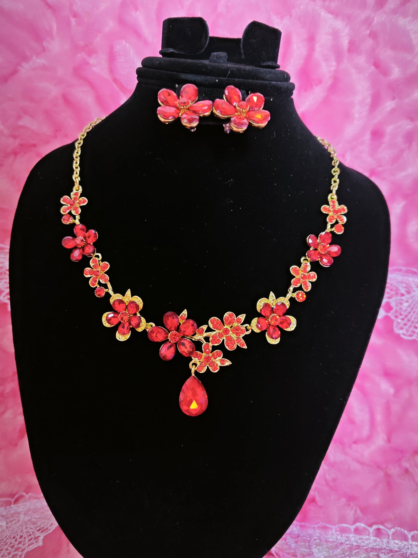 Gilded Red Gem Flower & Teardrop Necklace & Earring Set