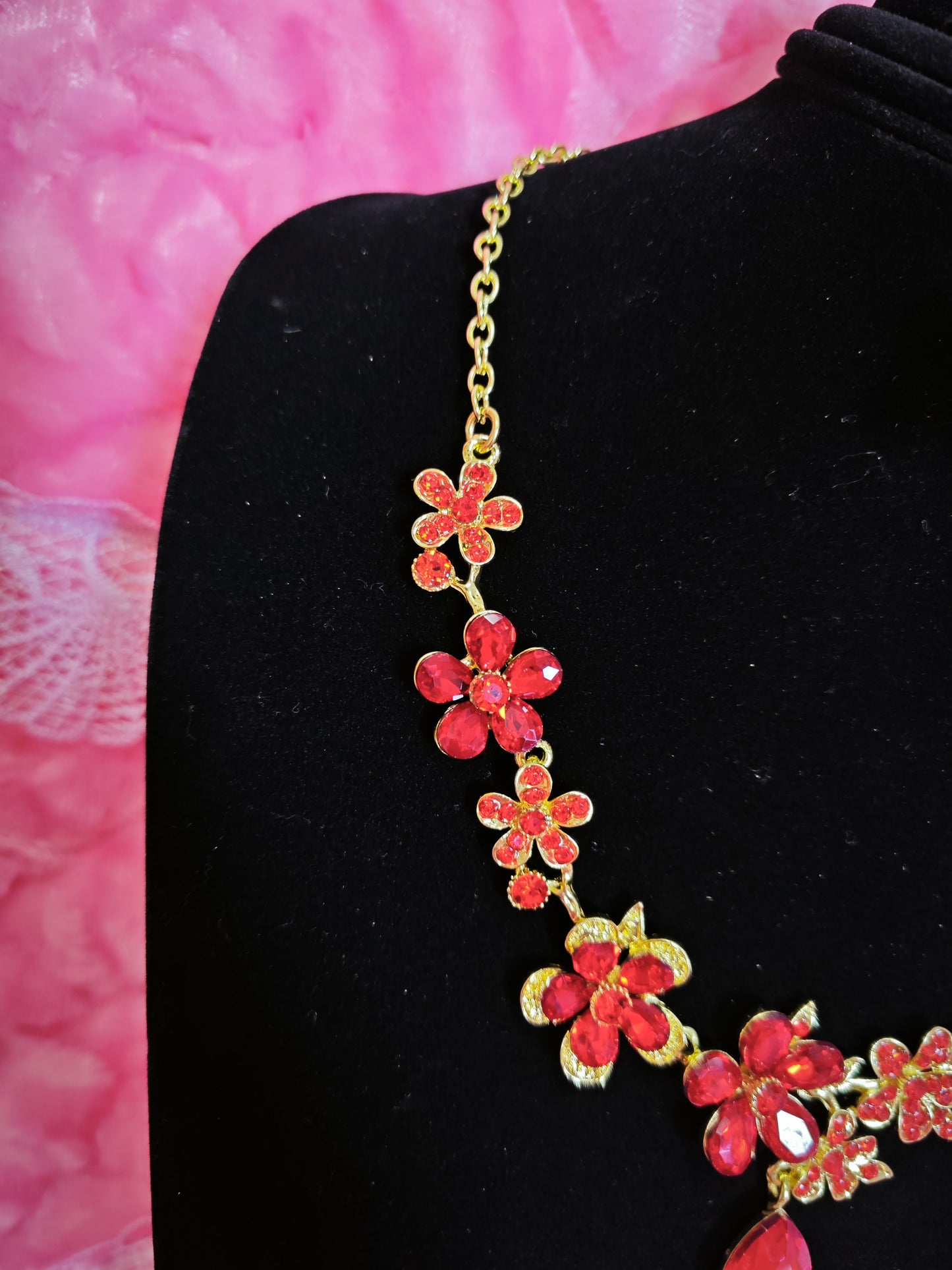 Gilded Red Gem Flower & Teardrop Necklace & Earring Set