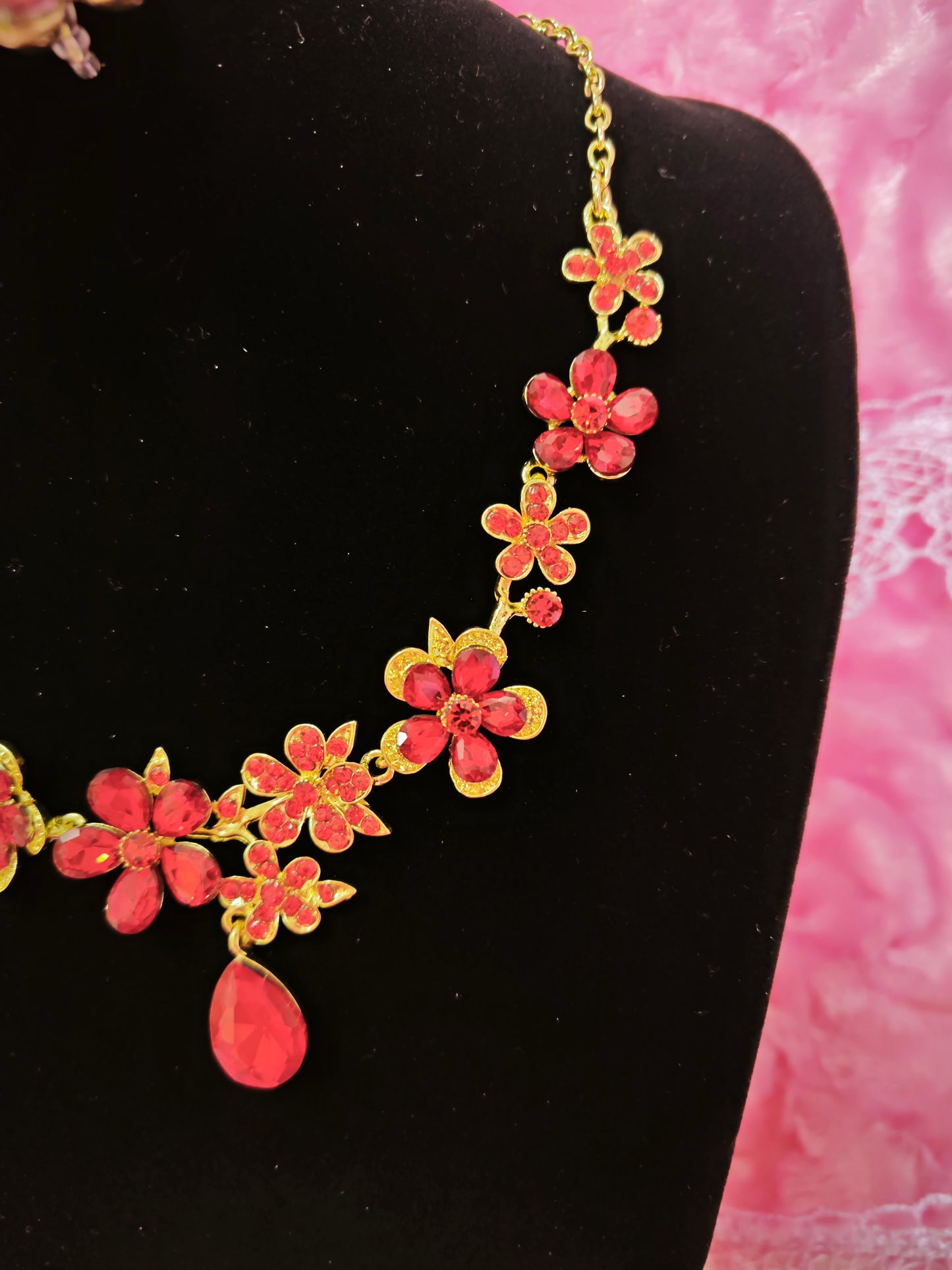 Gilded Red Gem Flower & Teardrop Necklace & Earring Set