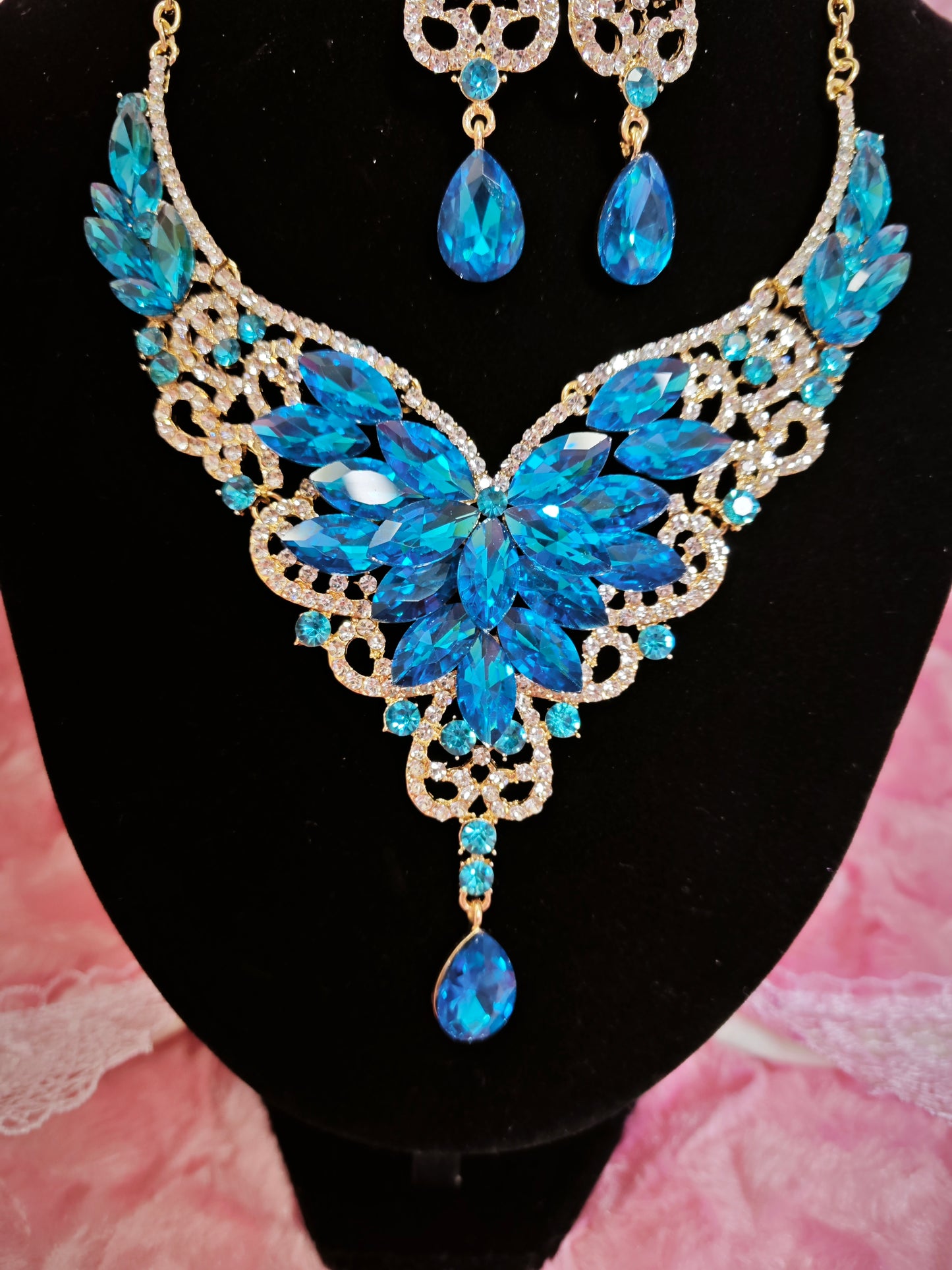 Gilded Sky Blue Gem Filigree Necklace & Earring Set
