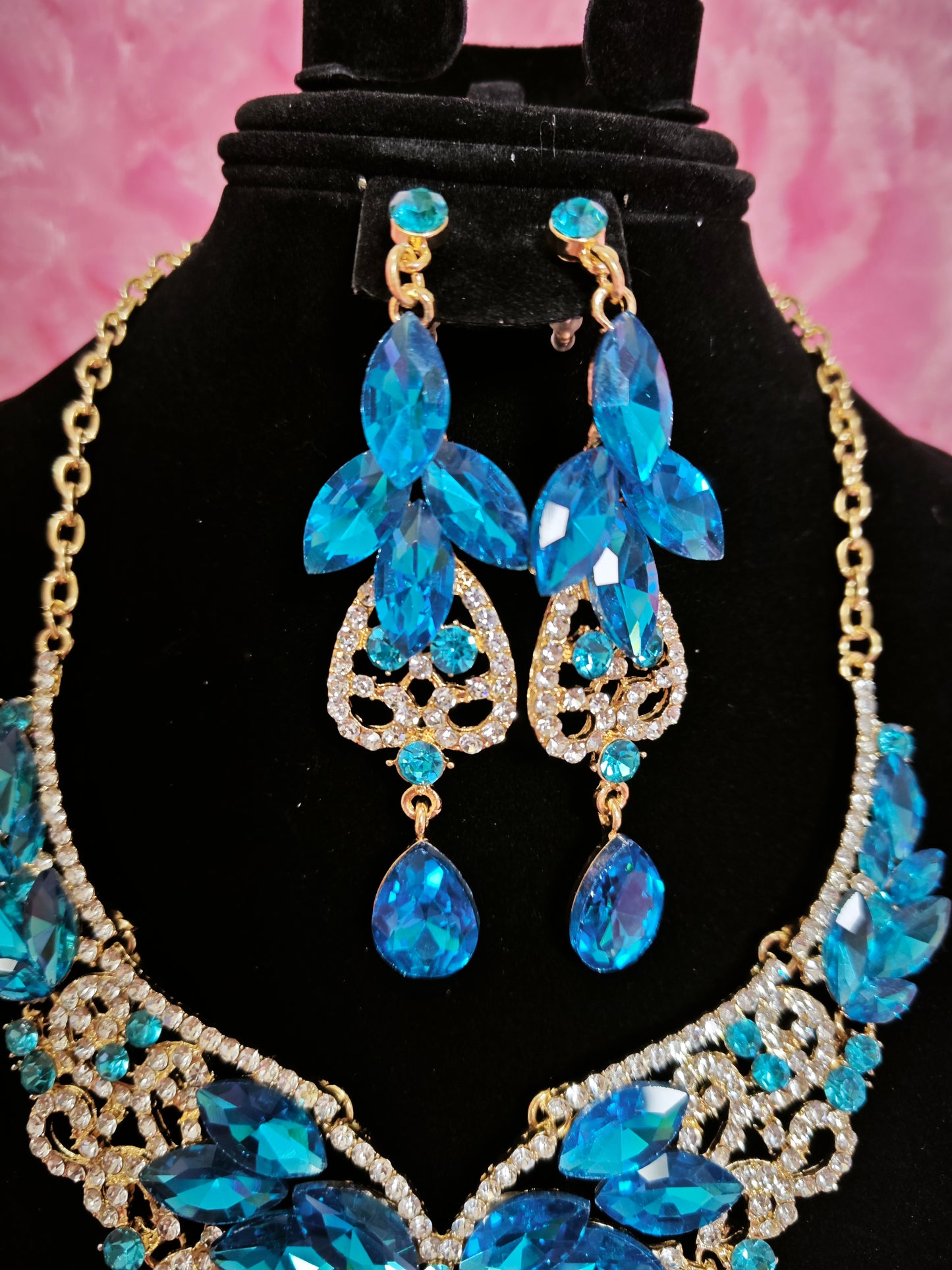 Gilded Sky Blue Gem Filigree Necklace & Earring Set