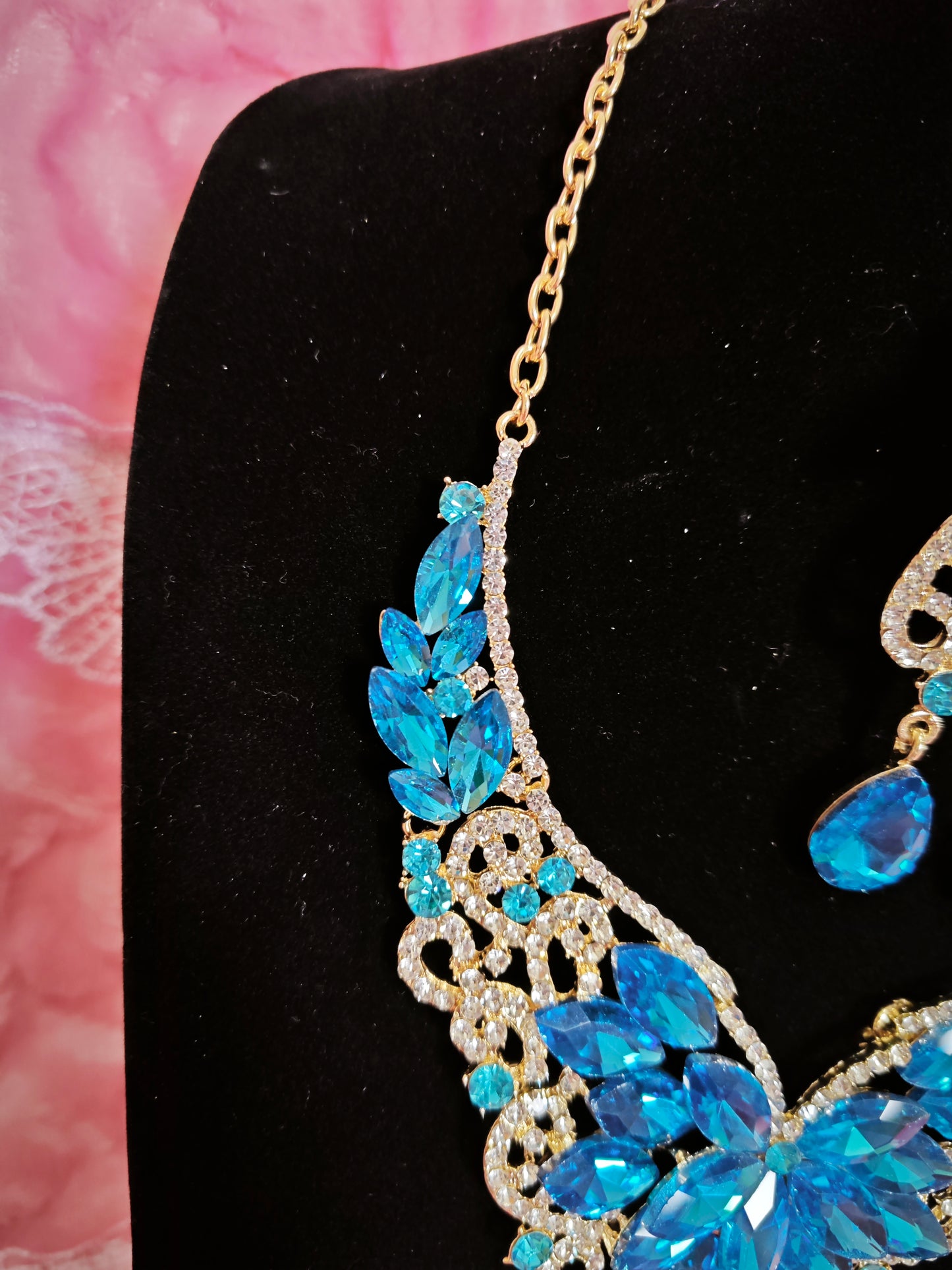 Gilded Sky Blue Gem Filigree Necklace & Earring Set