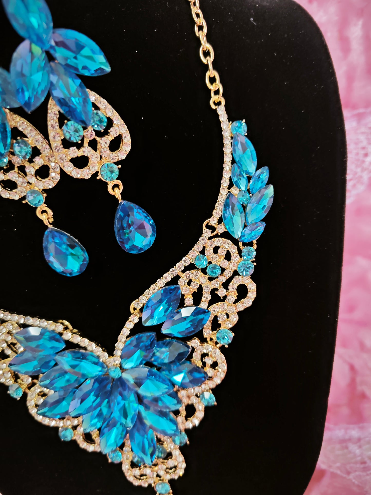 Gilded Sky Blue Gem Filigree Necklace & Earring Set
