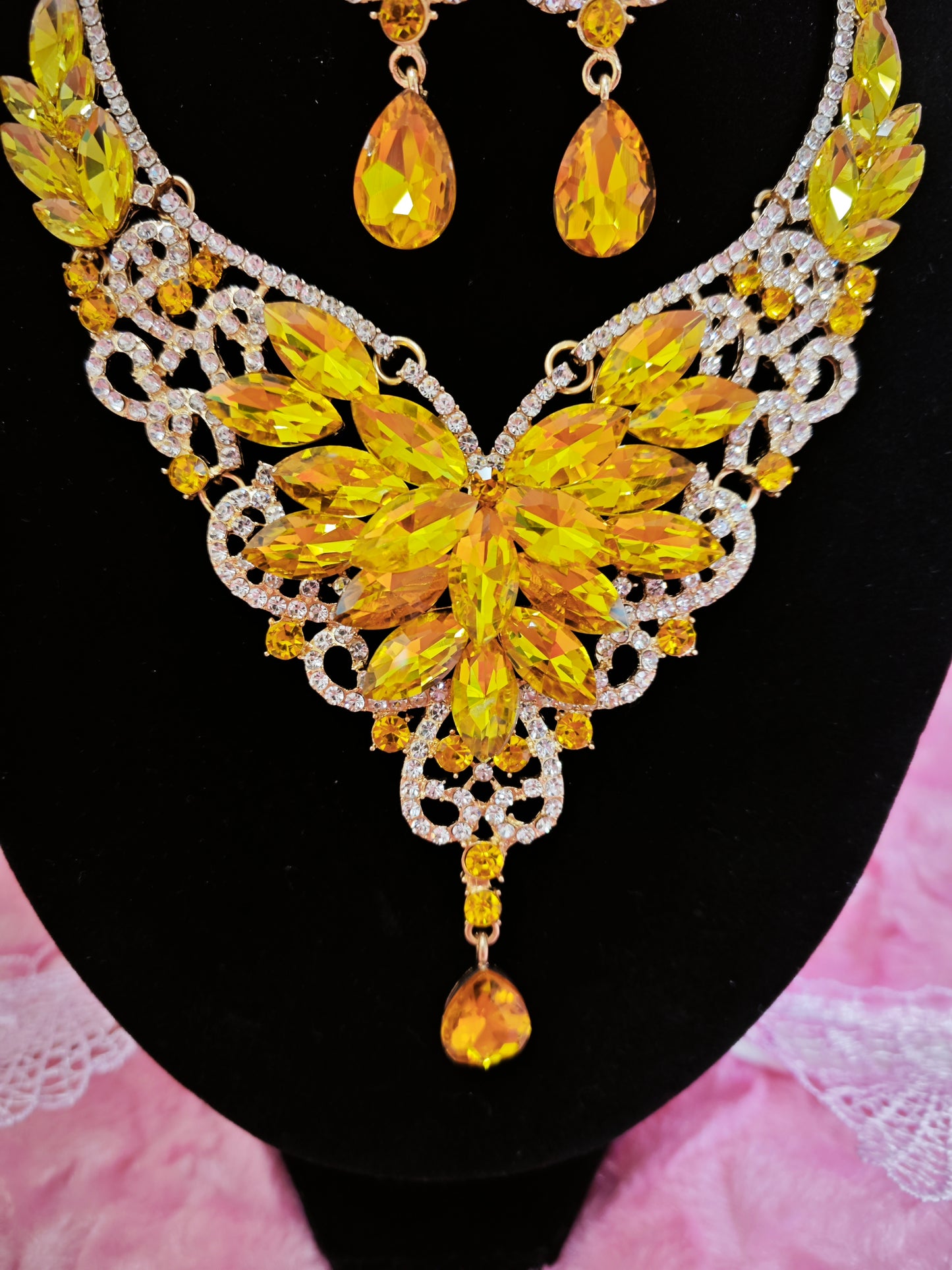 Gilded Yellow Gem Filigree Necklace & Earring Set