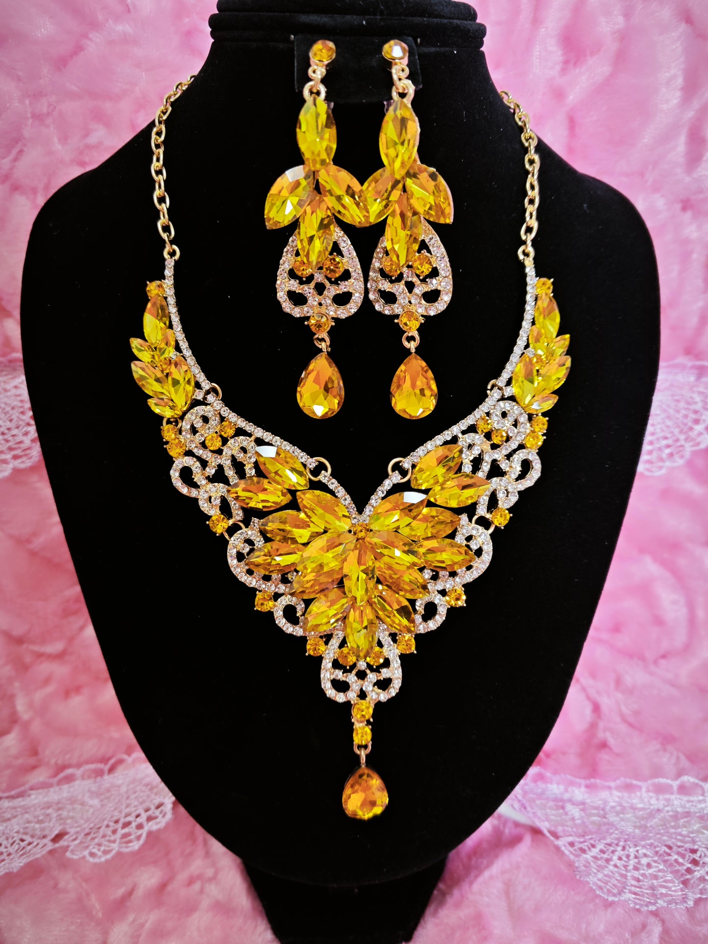 Gilded Yellow Gem Filigree Necklace & Earring Set