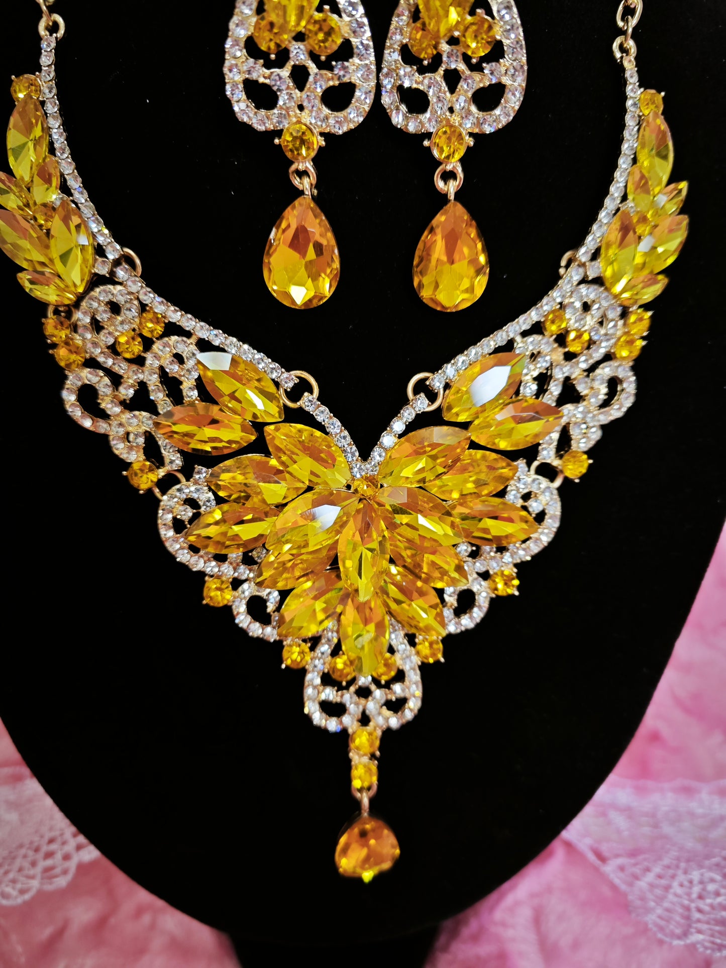 Gilded Yellow Gem Filigree Necklace & Earring Set