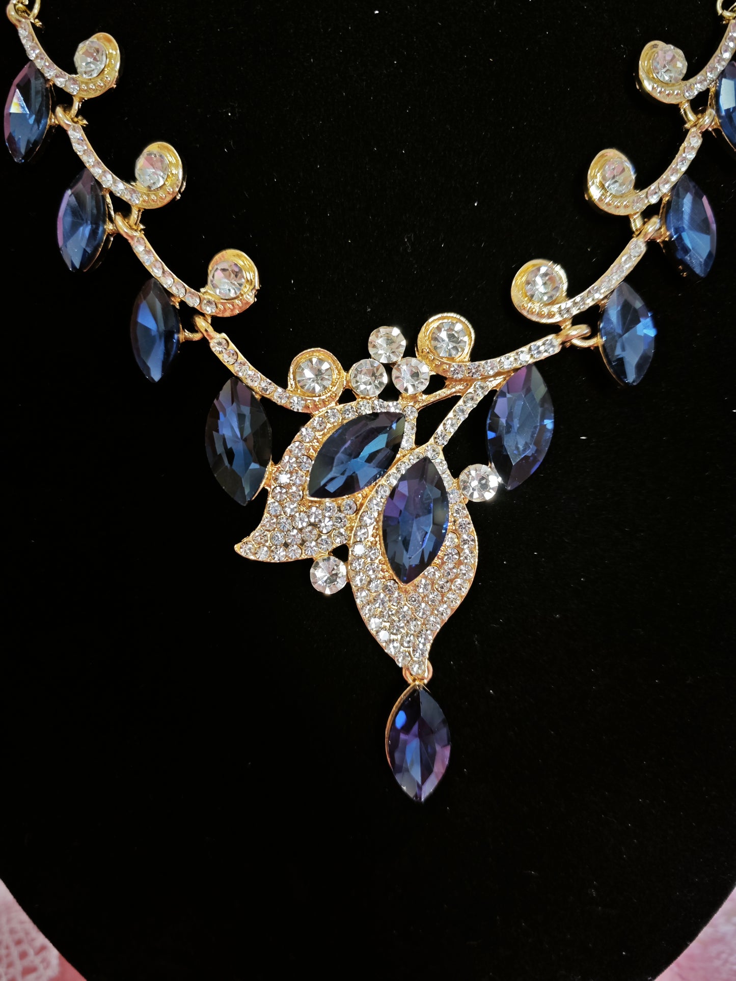 Gilded Blue Gem Leaf & Teardrop Necklace & Earring Set