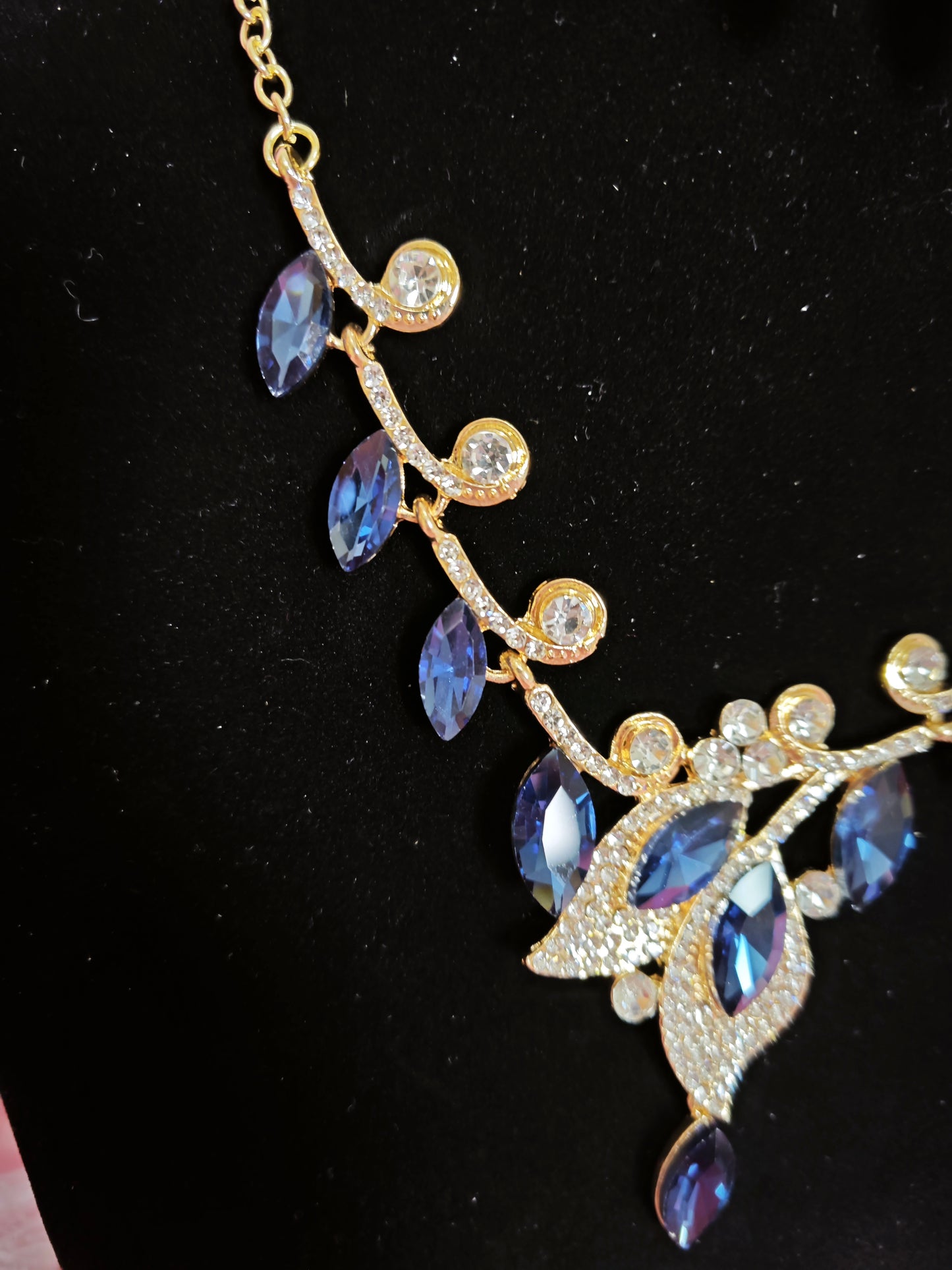 Gilded Blue Gem Leaf & Teardrop Necklace & Earring Set