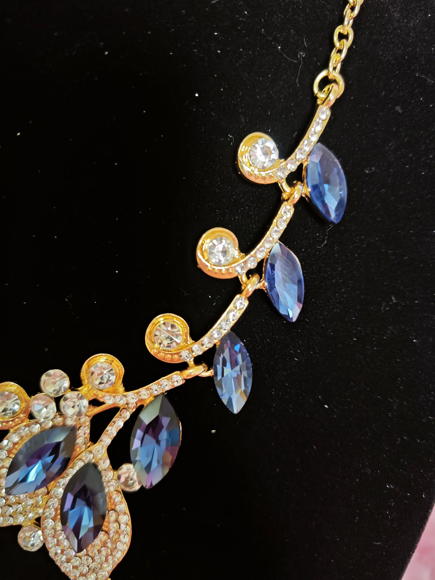 Gilded Blue Gem Leaf & Teardrop Necklace & Earring Set