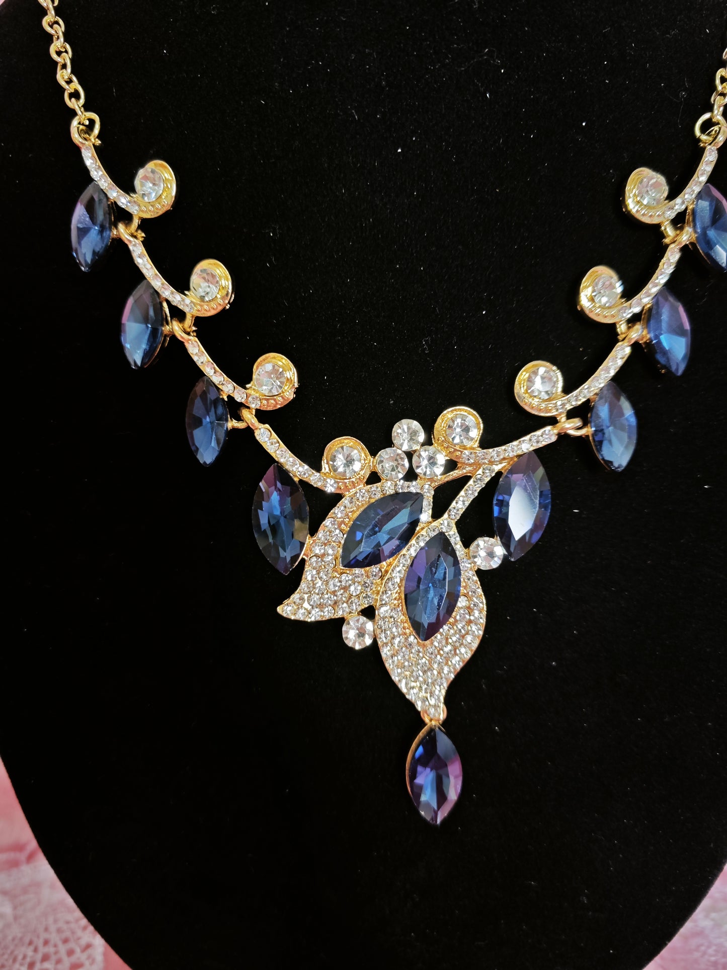 Gilded Blue Gem Leaf & Teardrop Necklace & Earring Set