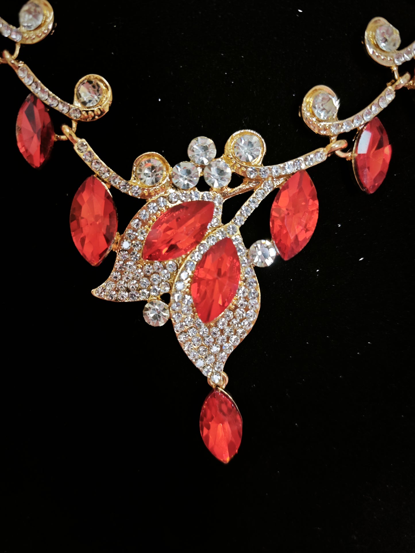 Gilded Red Gem Leaf & Teardrop Necklace & Earring Set