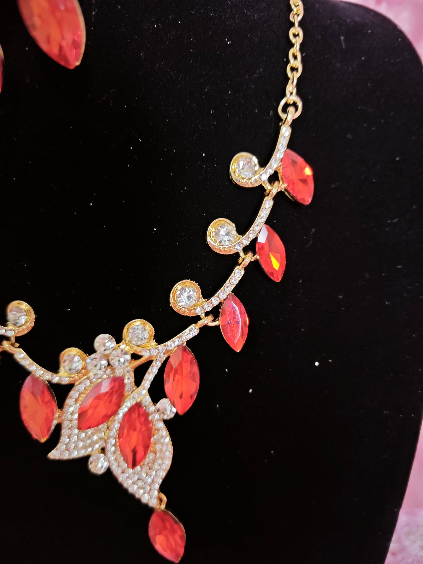 Gilded Red Gem Leaf & Teardrop Necklace & Earring Set