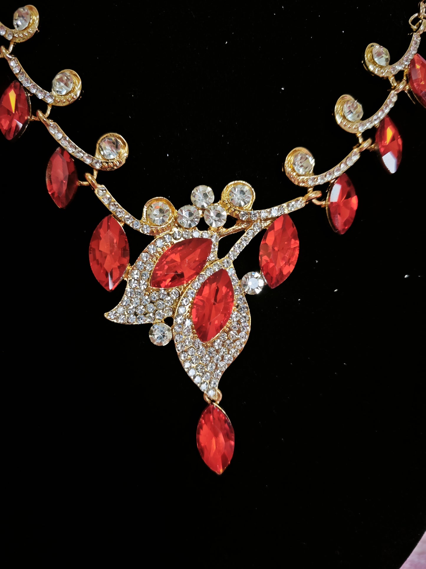Gilded Red Gem Leaf & Teardrop Necklace & Earring Set