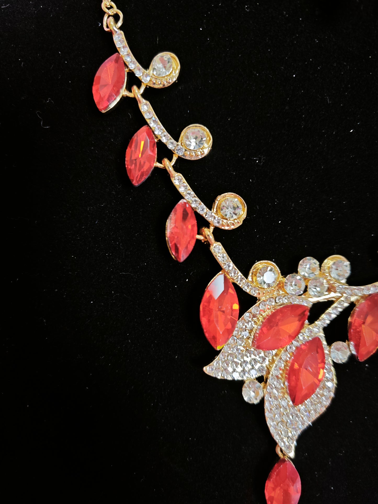 Gilded Red Gem Leaf & Teardrop Necklace & Earring Set