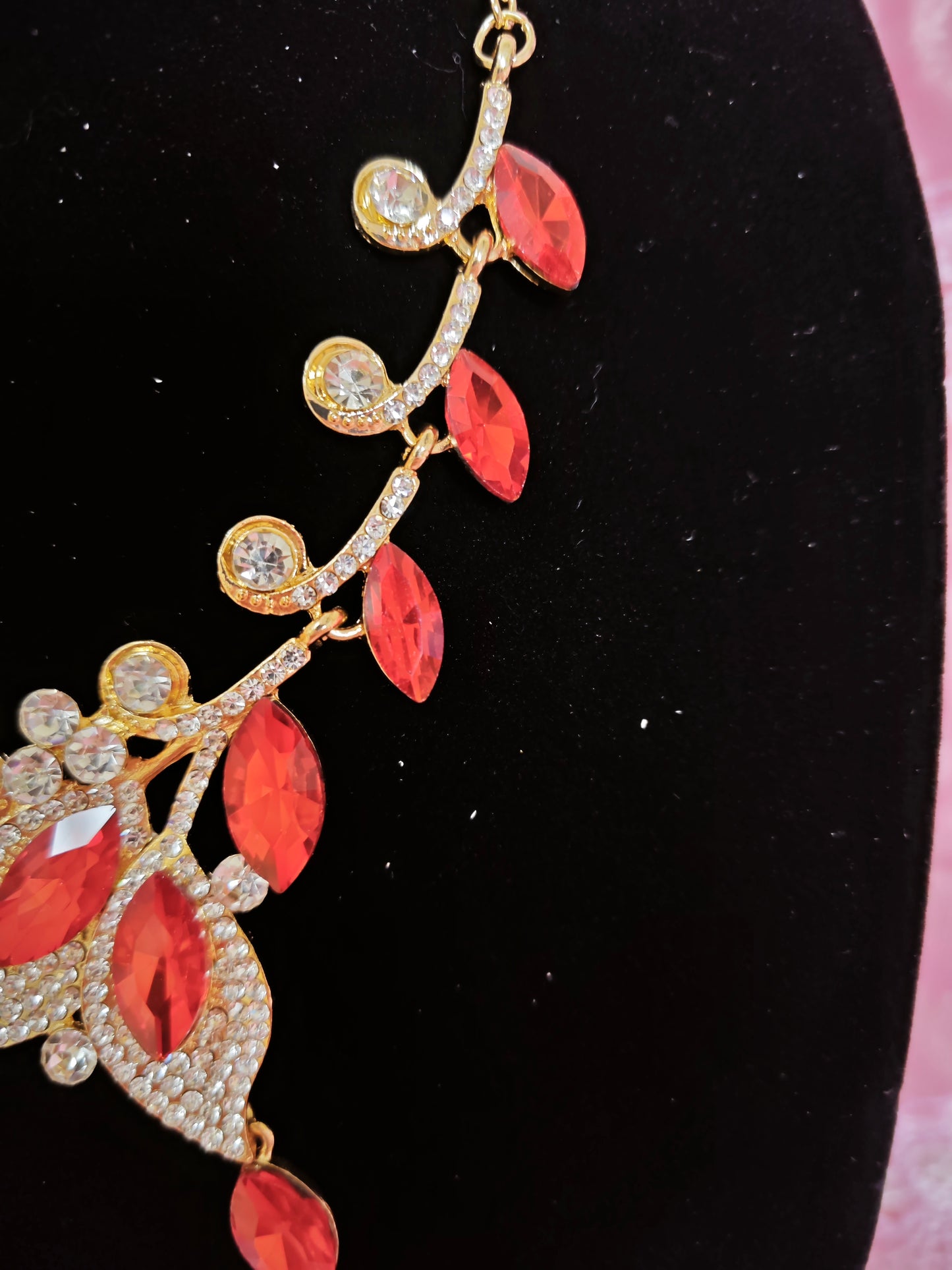 Gilded Red Gem Leaf & Teardrop Necklace & Earring Set