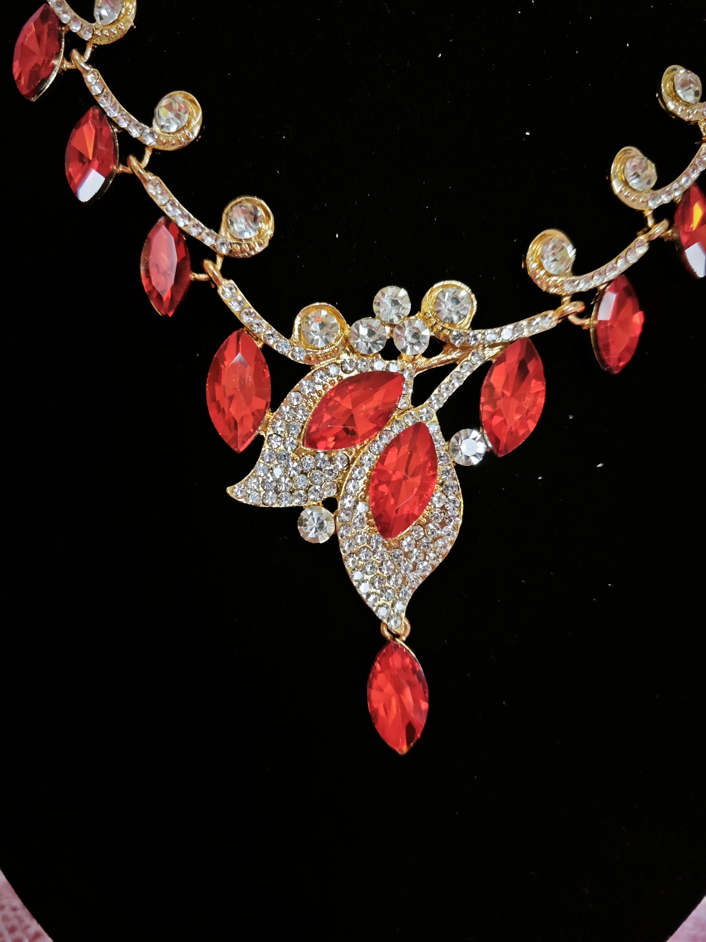 Gilded Red Gem Leaf & Teardrop Necklace & Earring Set