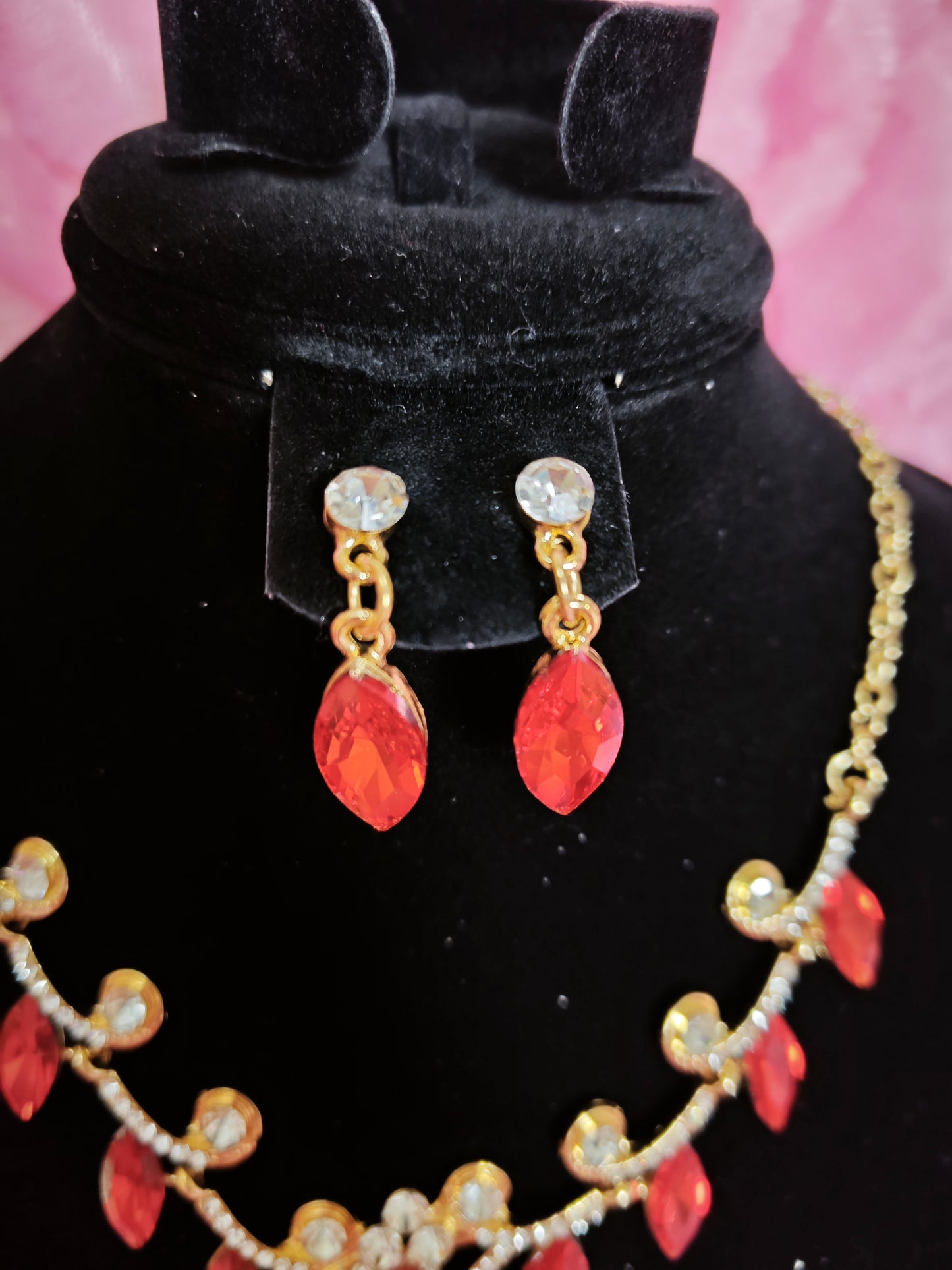 Gilded Red Gem Leaf & Teardrop Necklace & Earring Set