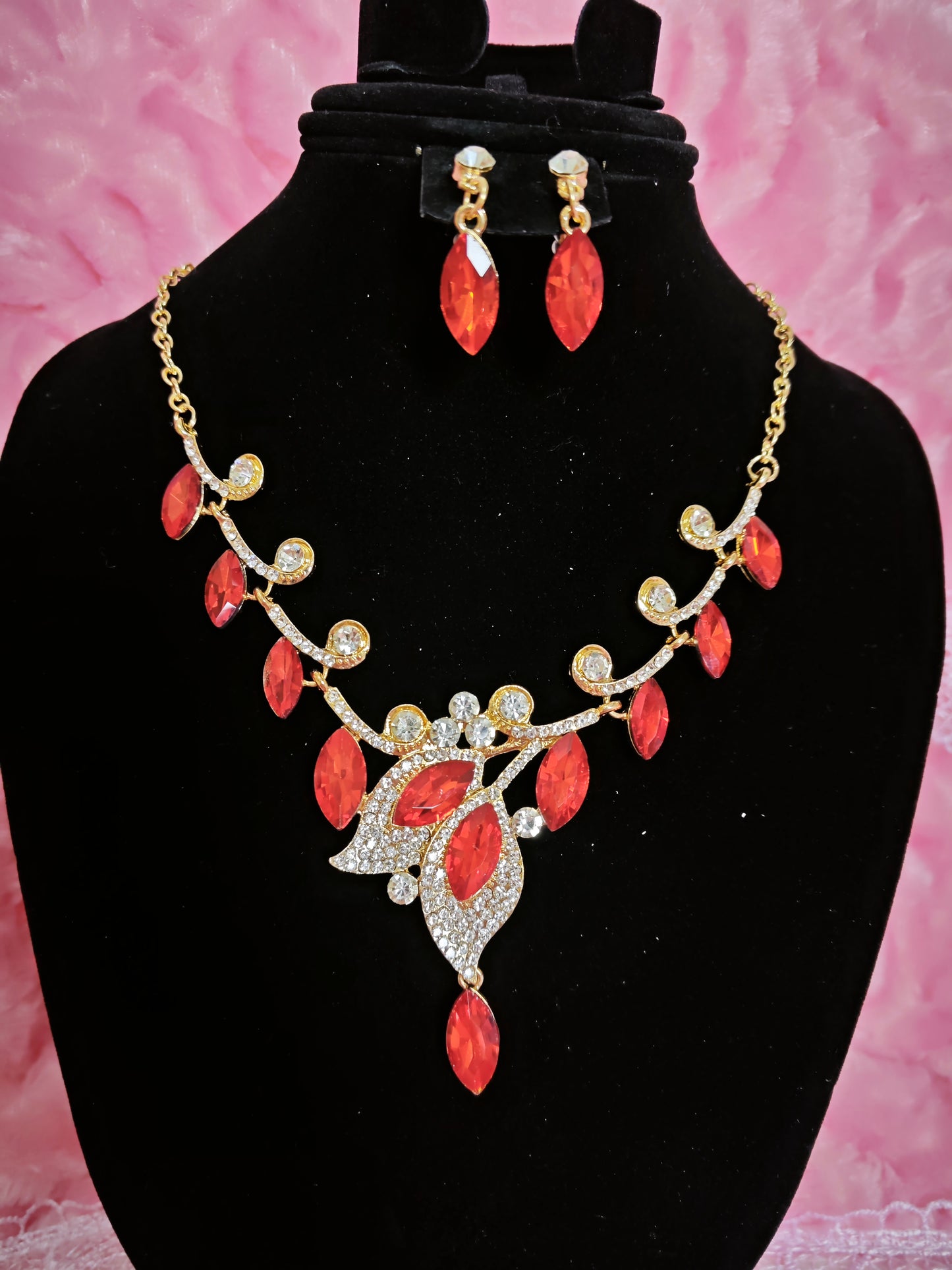 Gilded Red Gem Leaf & Teardrop Necklace & Earring Set