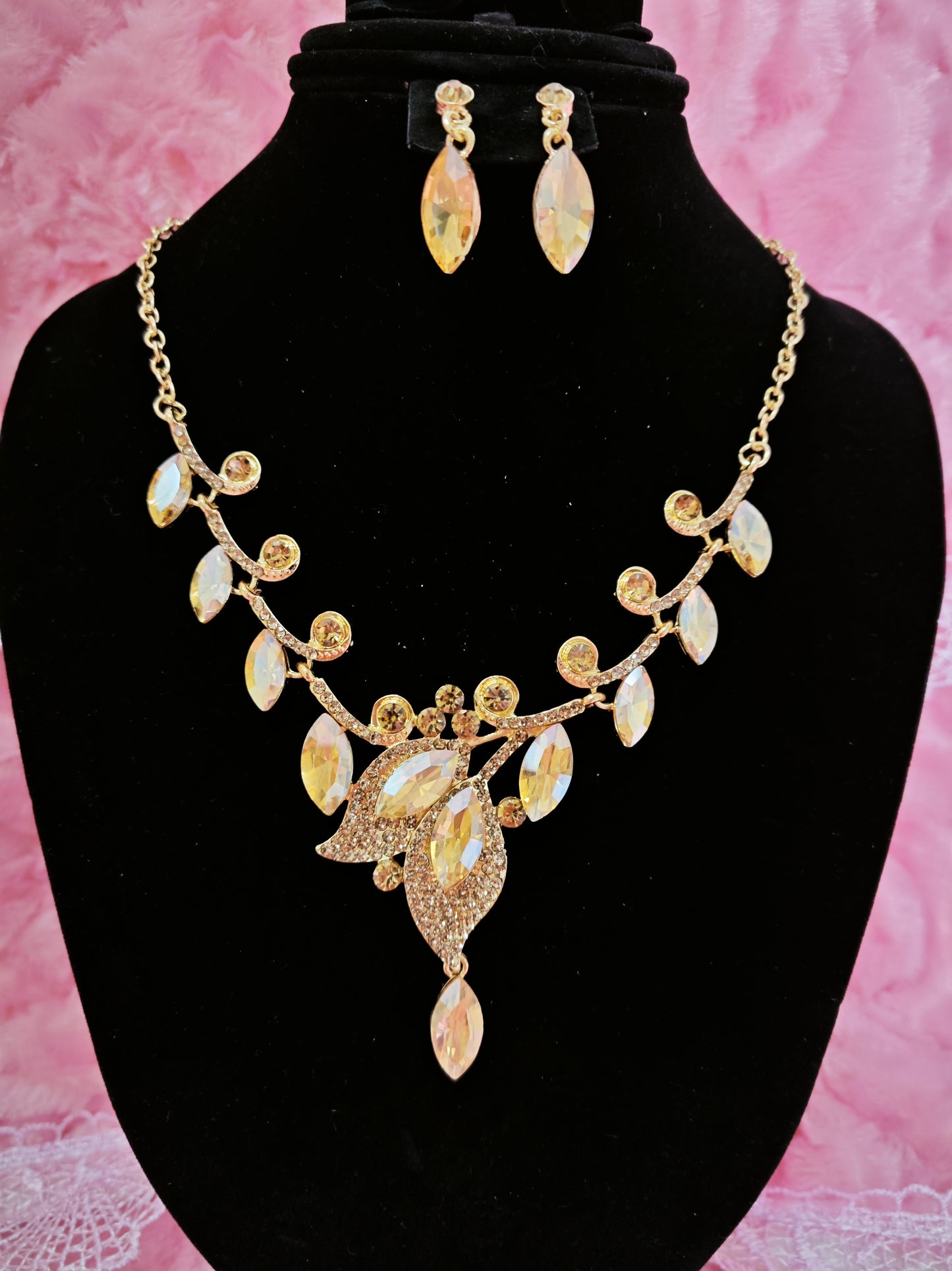Gilded Yellow Gem Leaf & Teardrop Necklace & Earring Set