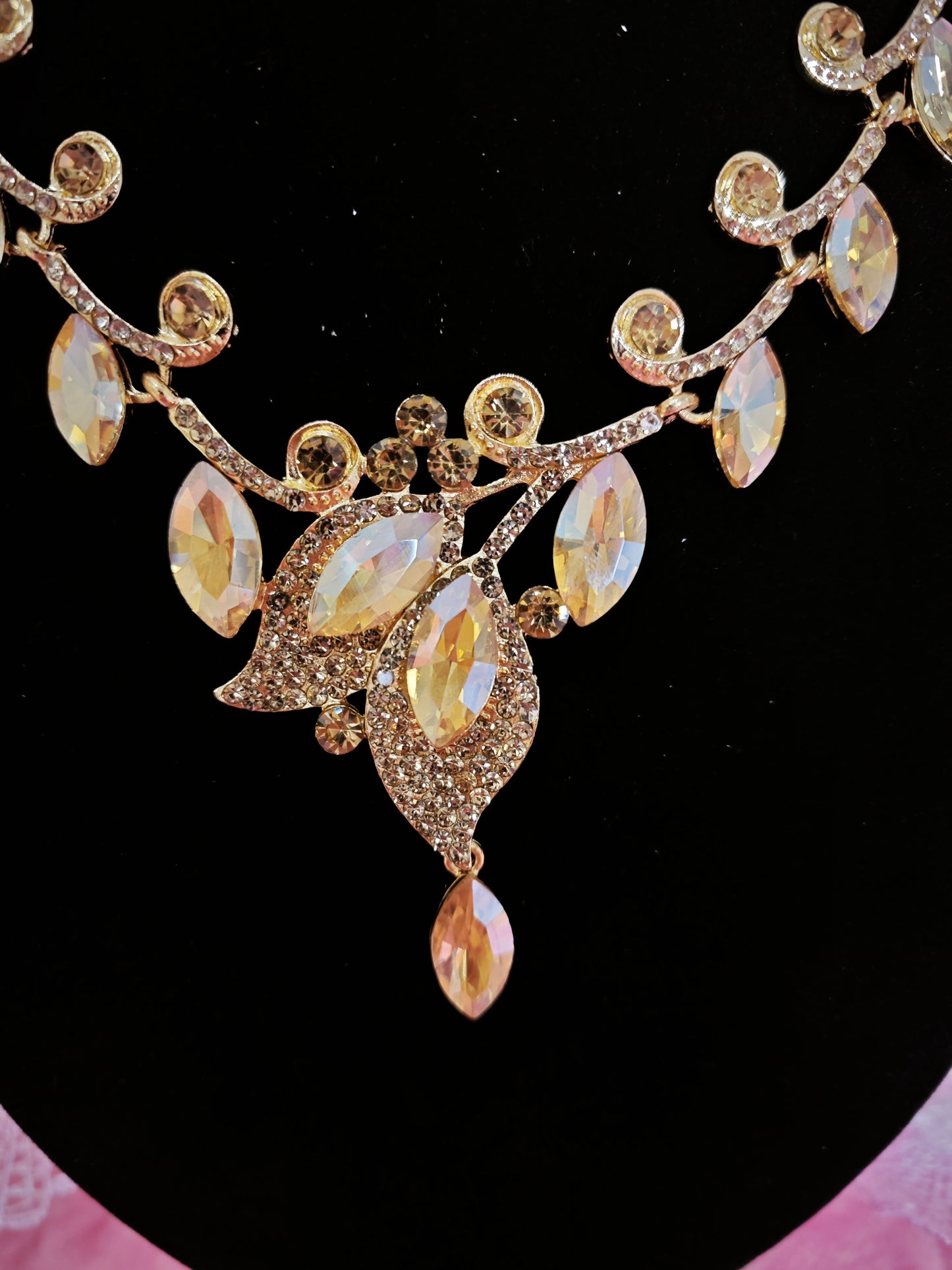 Gilded Yellow Gem Leaf & Teardrop Necklace & Earring Set