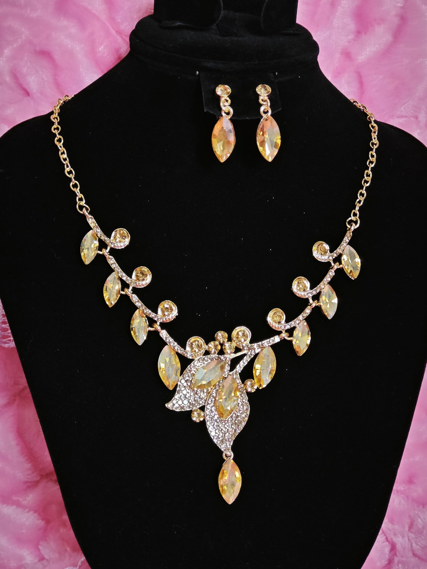 Gilded Yellow Gem Leaf & Teardrop Necklace & Earring Set
