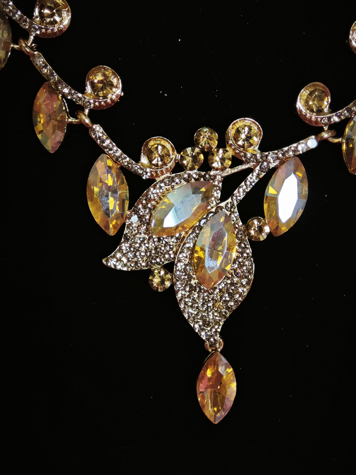 Gilded Yellow Gem Leaf & Teardrop Necklace & Earring Set