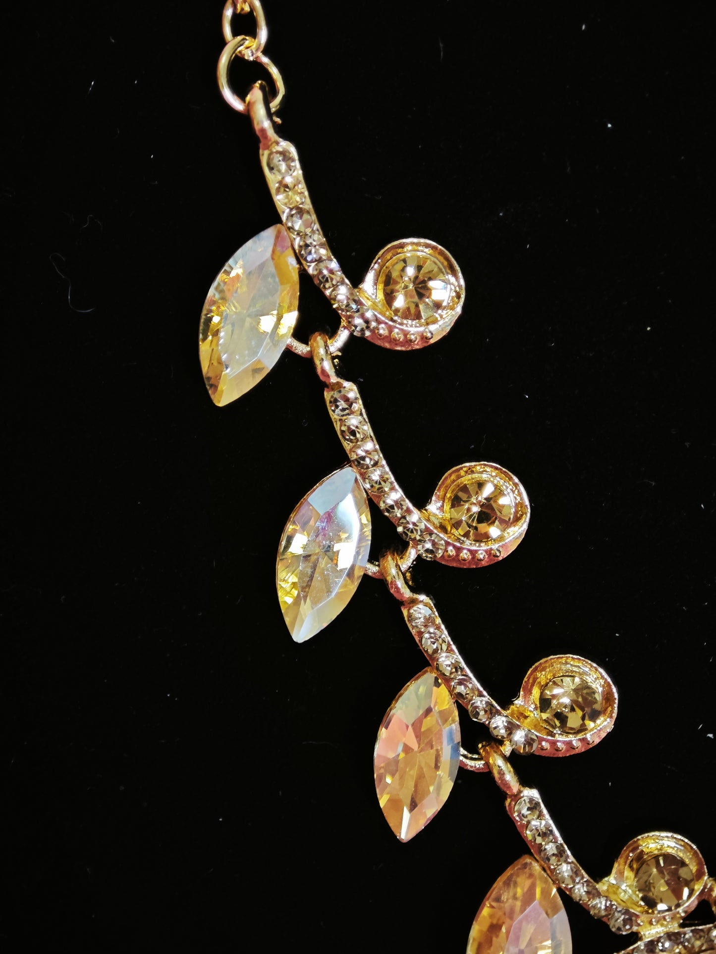 Gilded Yellow Gem Leaf & Teardrop Necklace & Earring Set