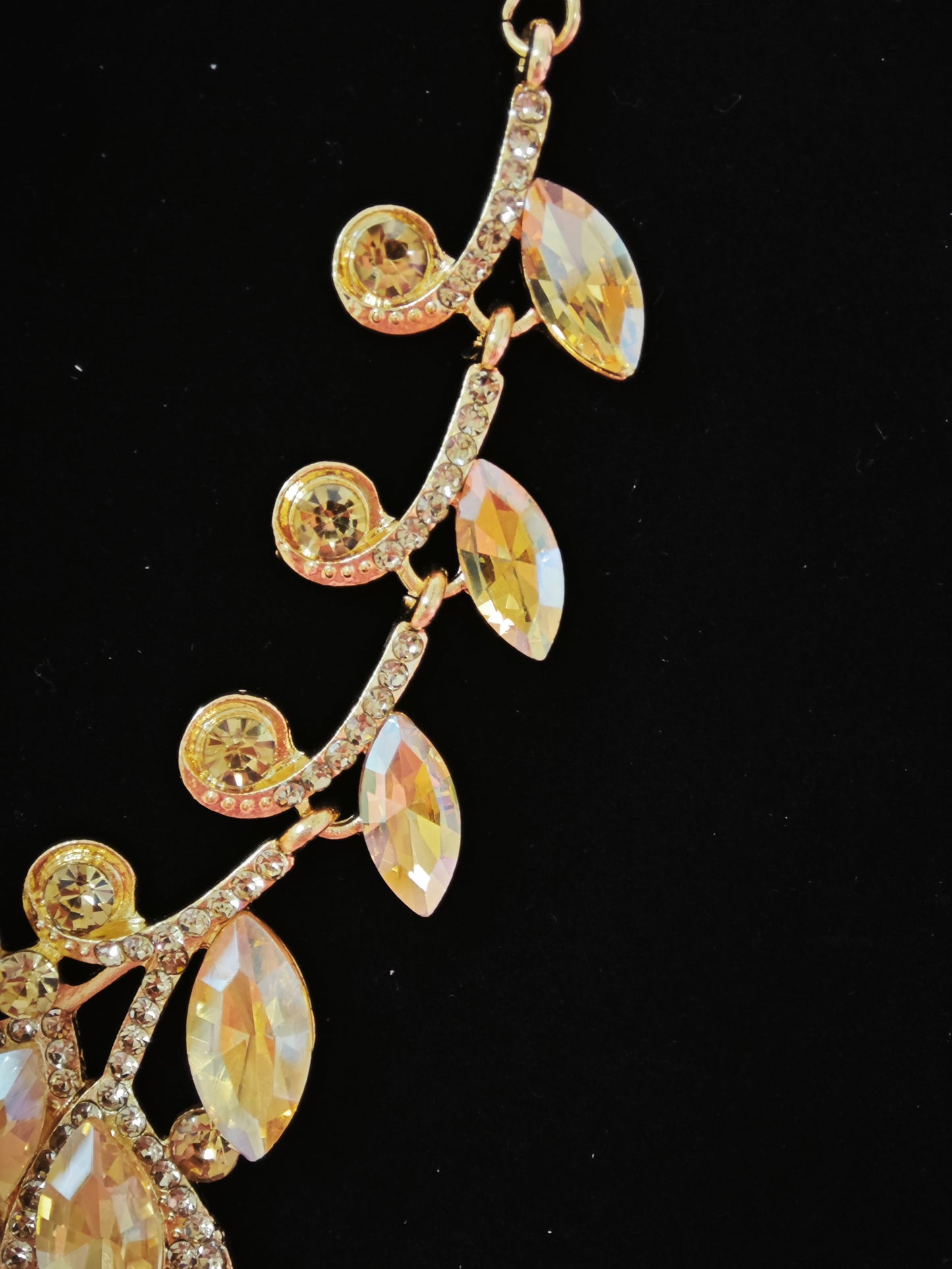 Gilded Yellow Gem Leaf & Teardrop Necklace & Earring Set