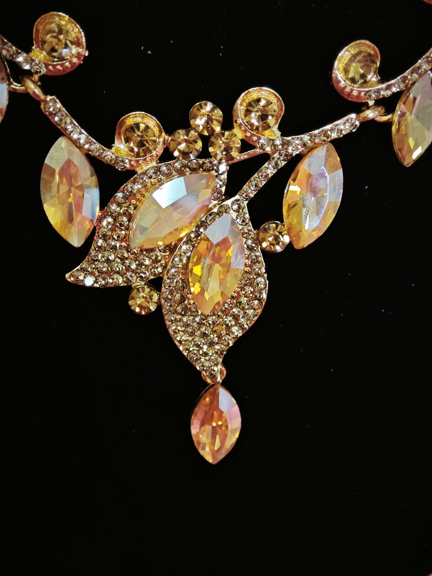 Gilded Yellow Gem Leaf & Teardrop Necklace & Earring Set