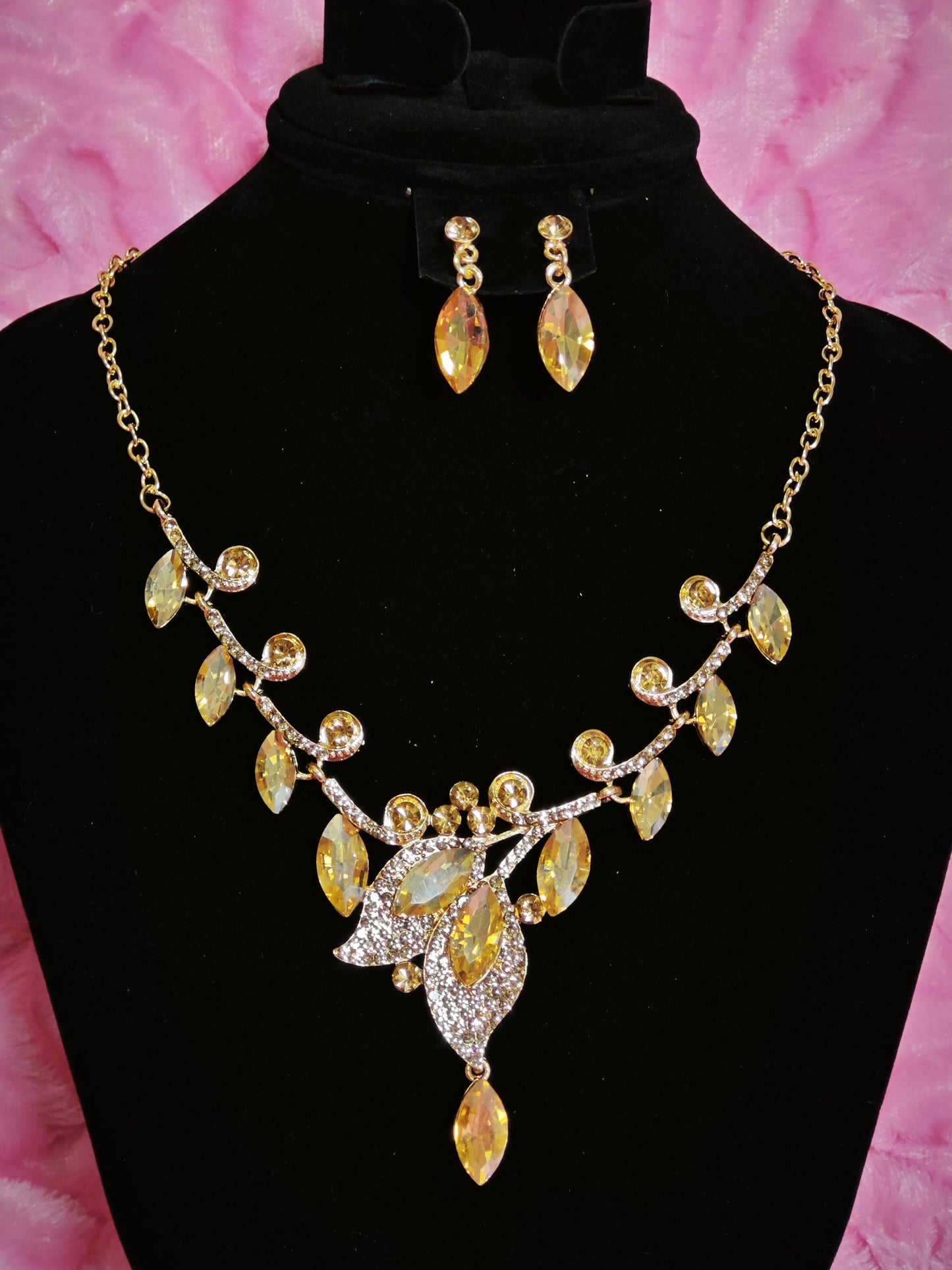 Gilded Yellow Gem Leaf & Teardrop Necklace & Earring Set