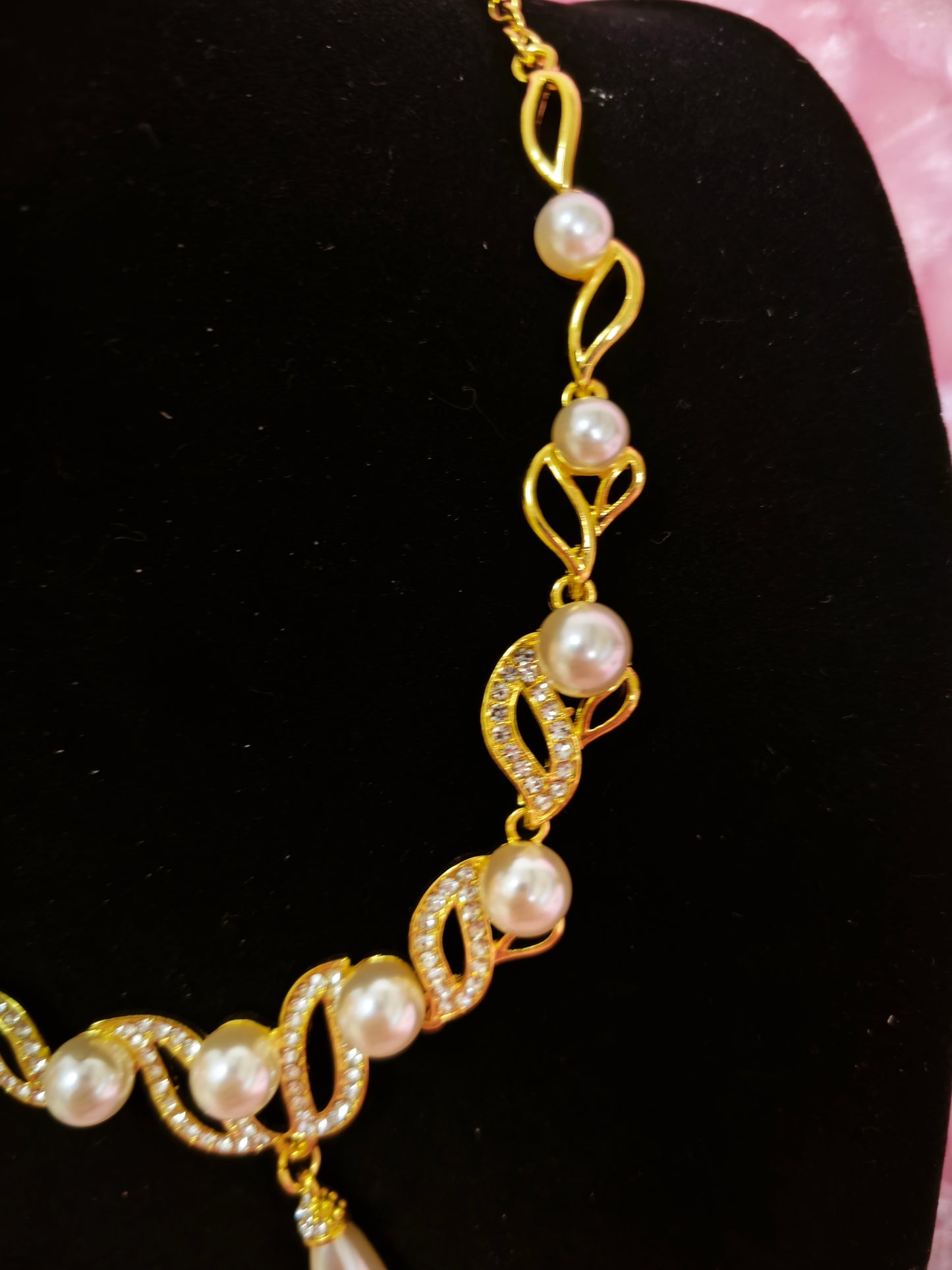 Gilded Pearl Teardrop Wave Necklace & Earring Set