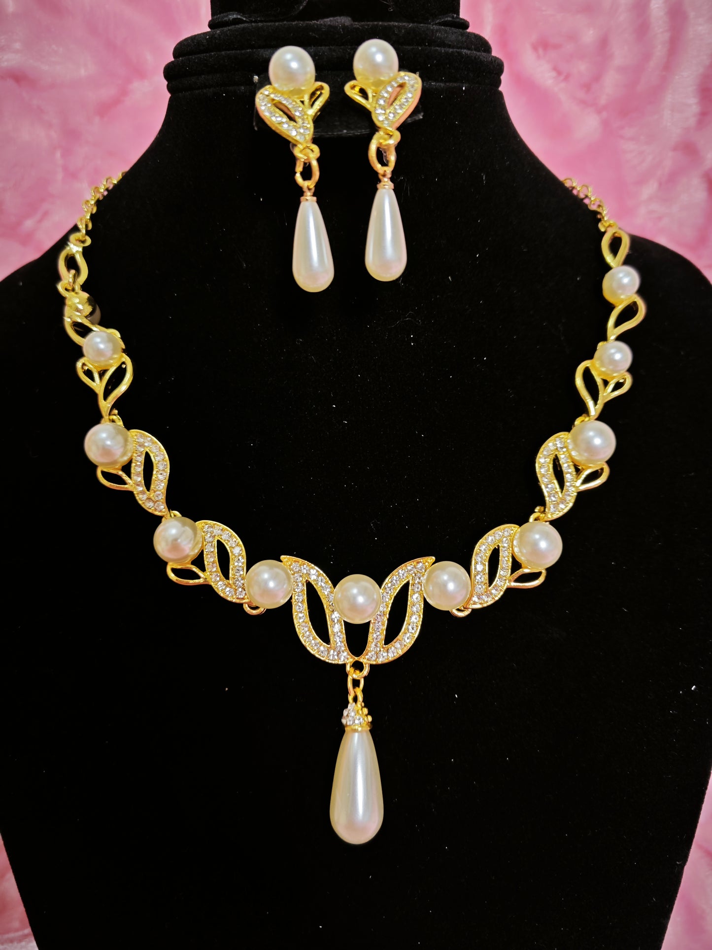 Gilded Pearl Teardrop Wave Necklace & Earring Set