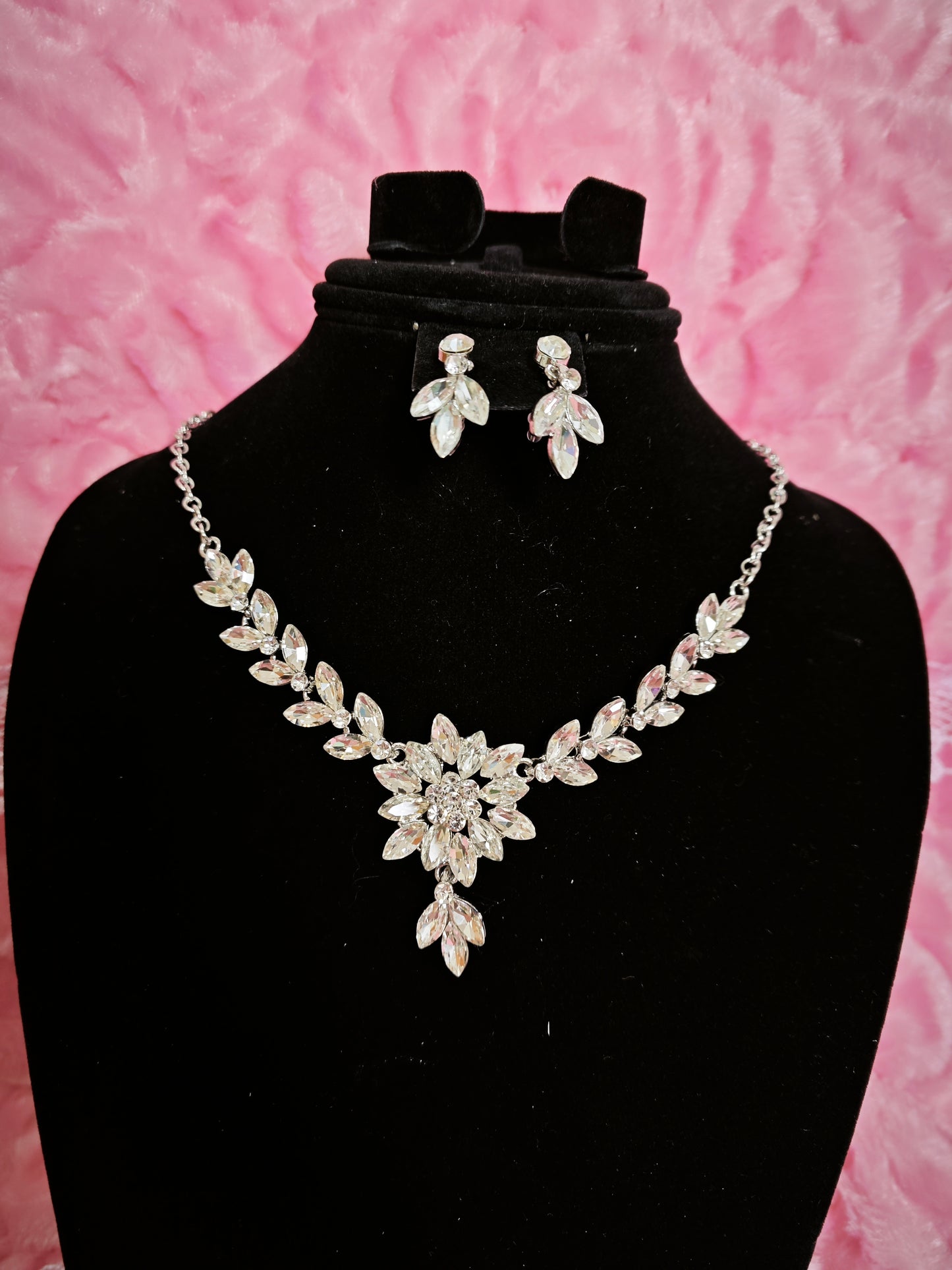 Glamorous Crystal Flower & Leaf Jewelry Set