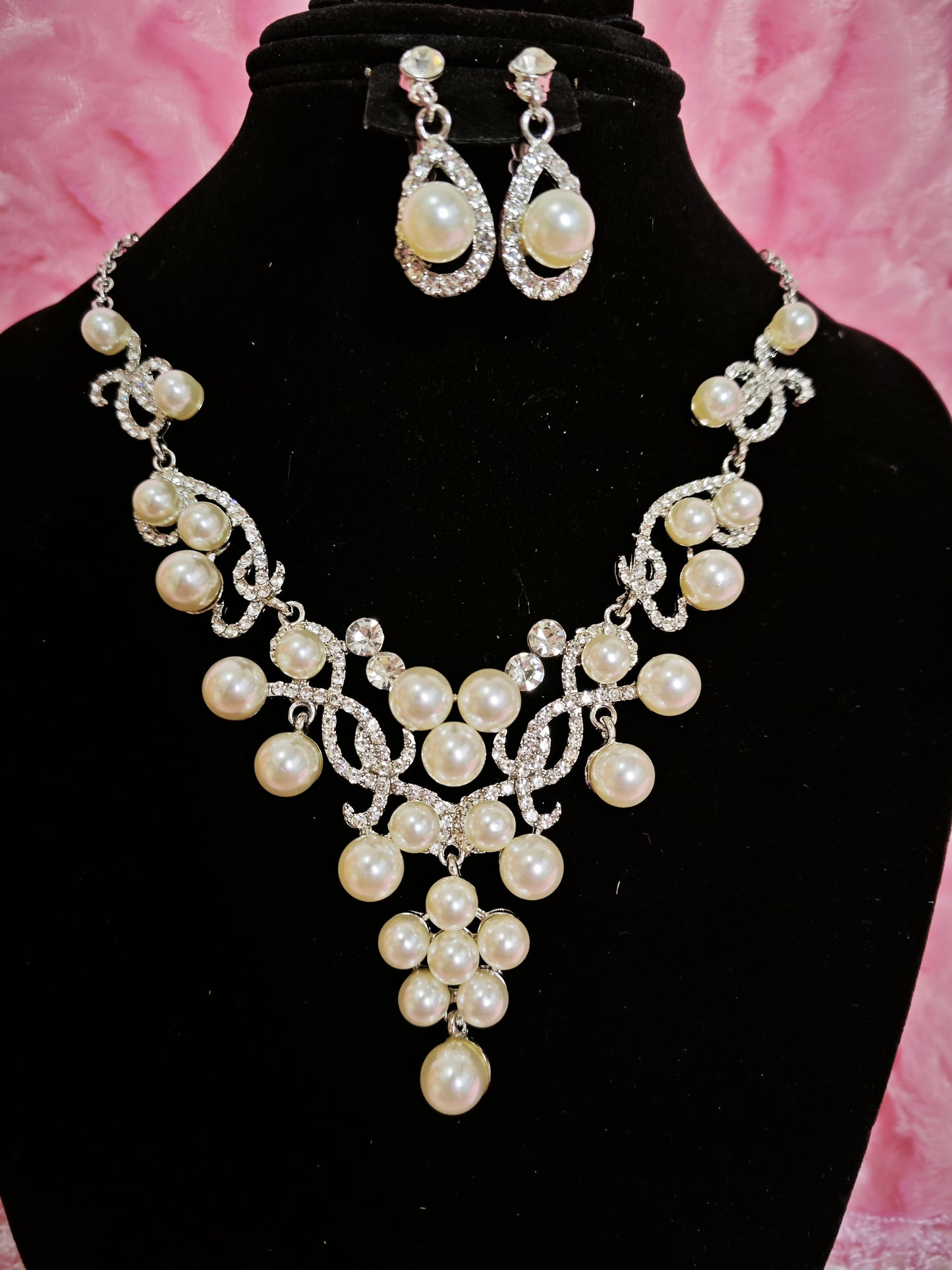 Elegant Pearl Cluster Statement Jewelry Set