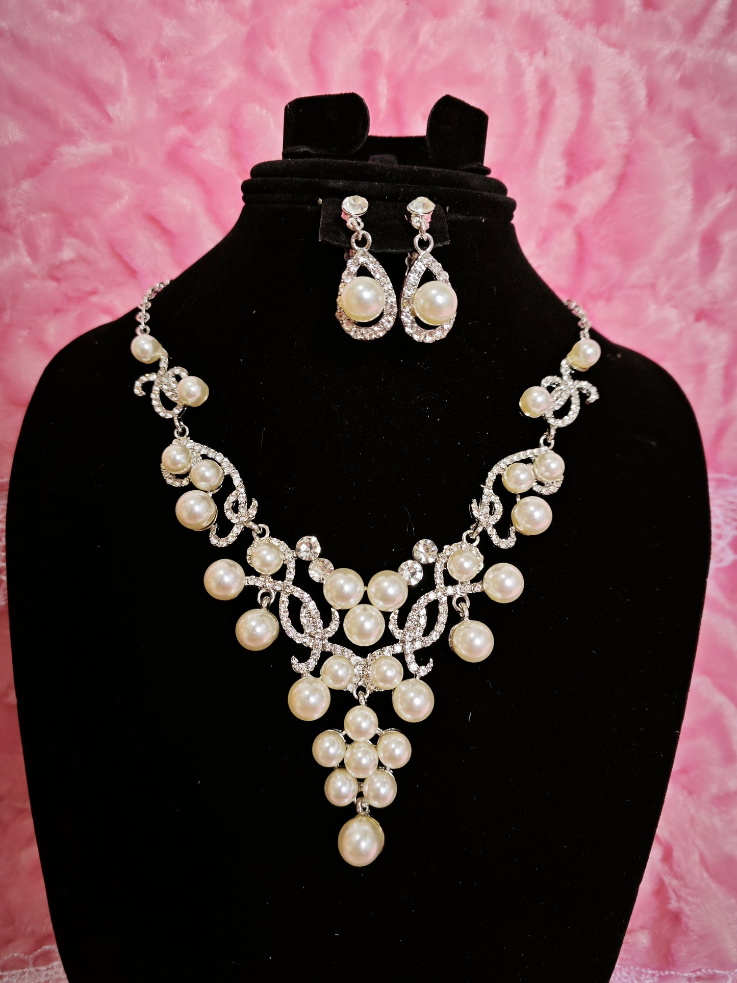 Elegant Pearl Cluster Statement Jewelry Set