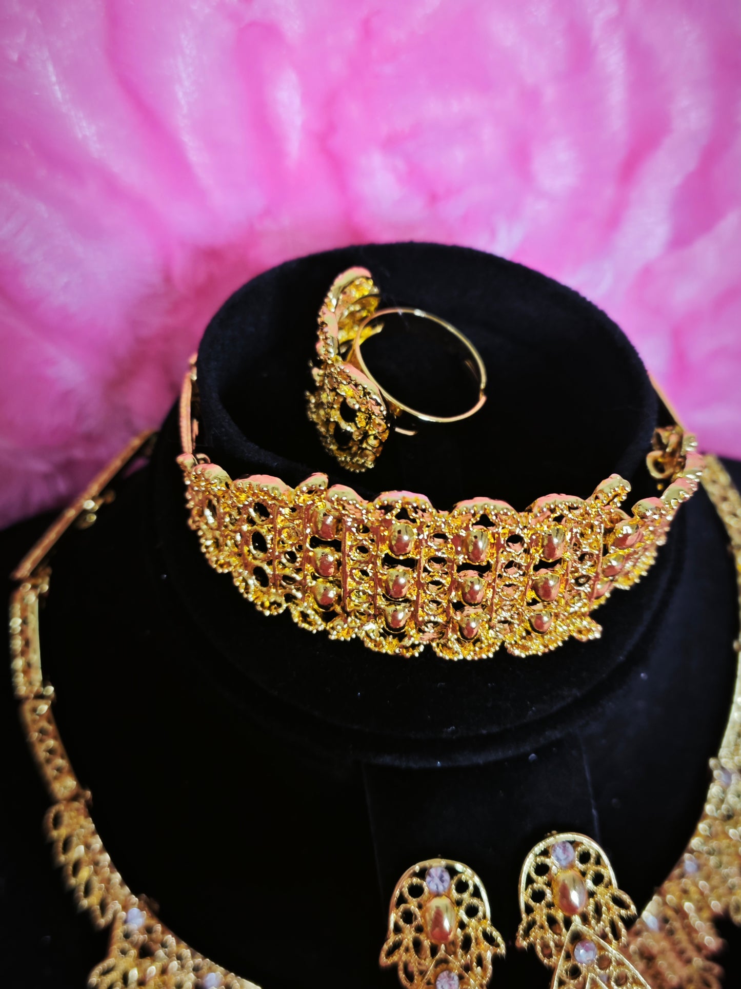 Majestic Gold Filigree Fringe Regal Set