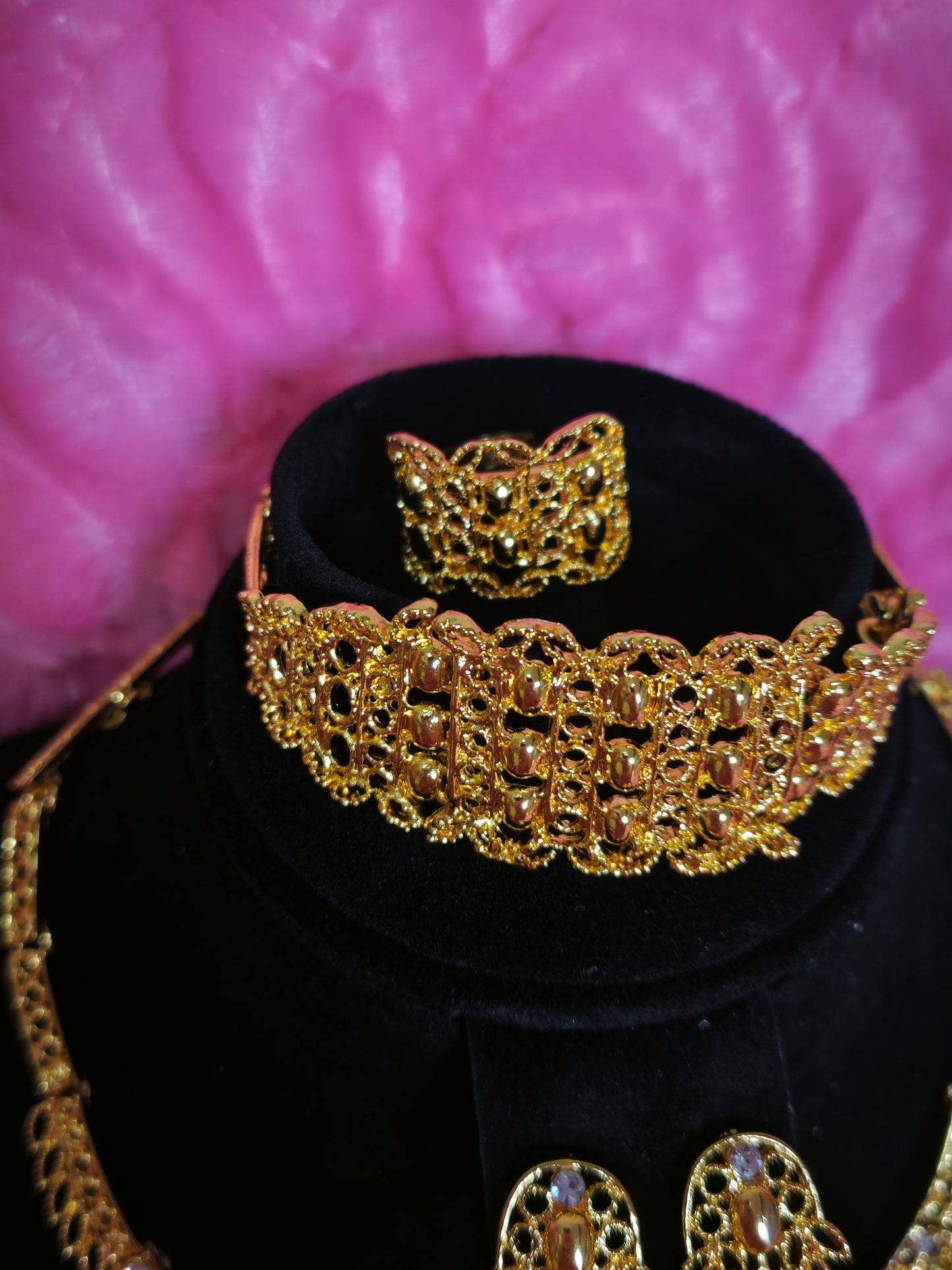 Majestic Gold Filigree Fringe Regal Set