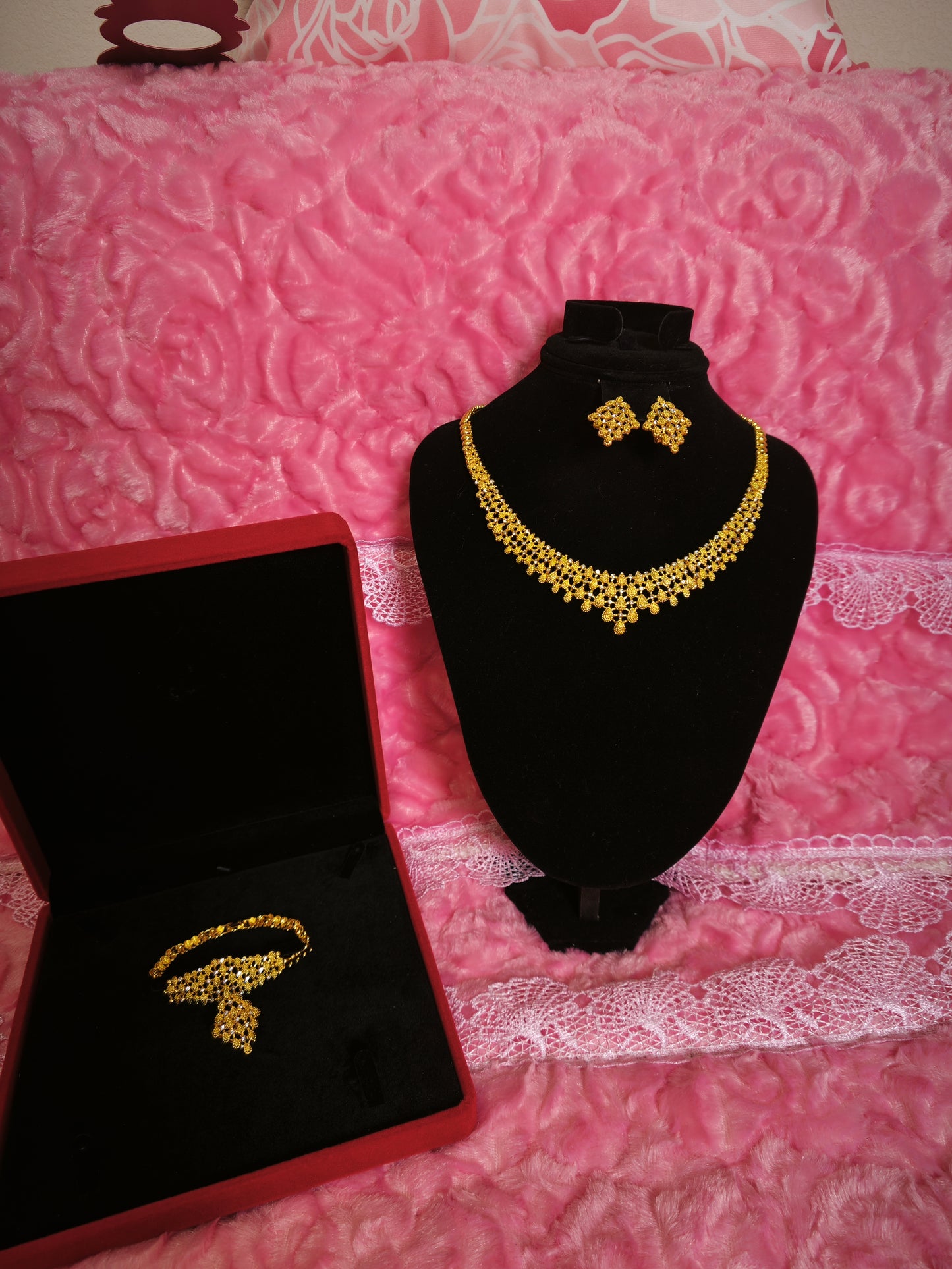 Majestic Gold Floral Filigree Regal Set