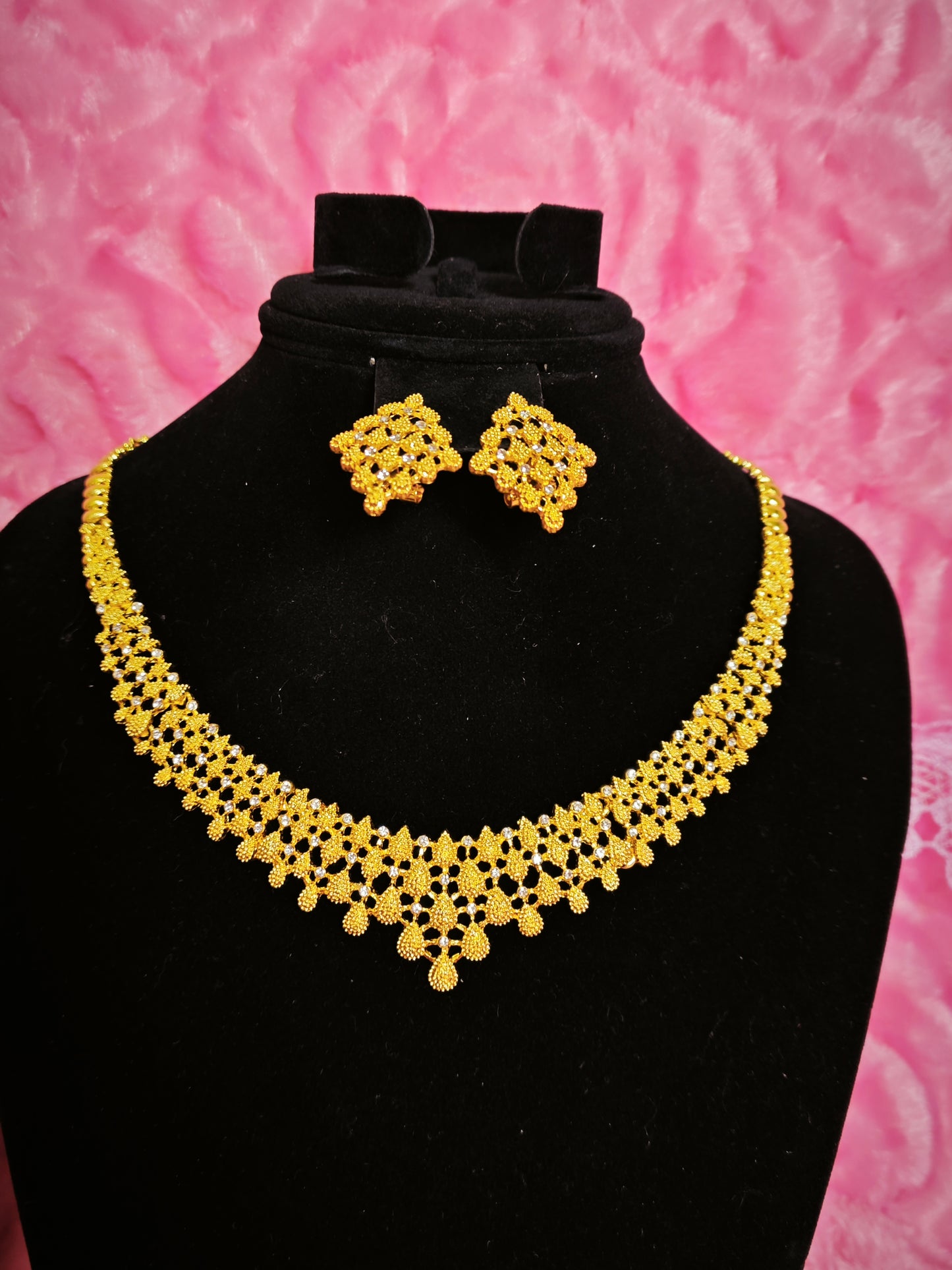 Majestic Gold Floral Filigree Regal Set
