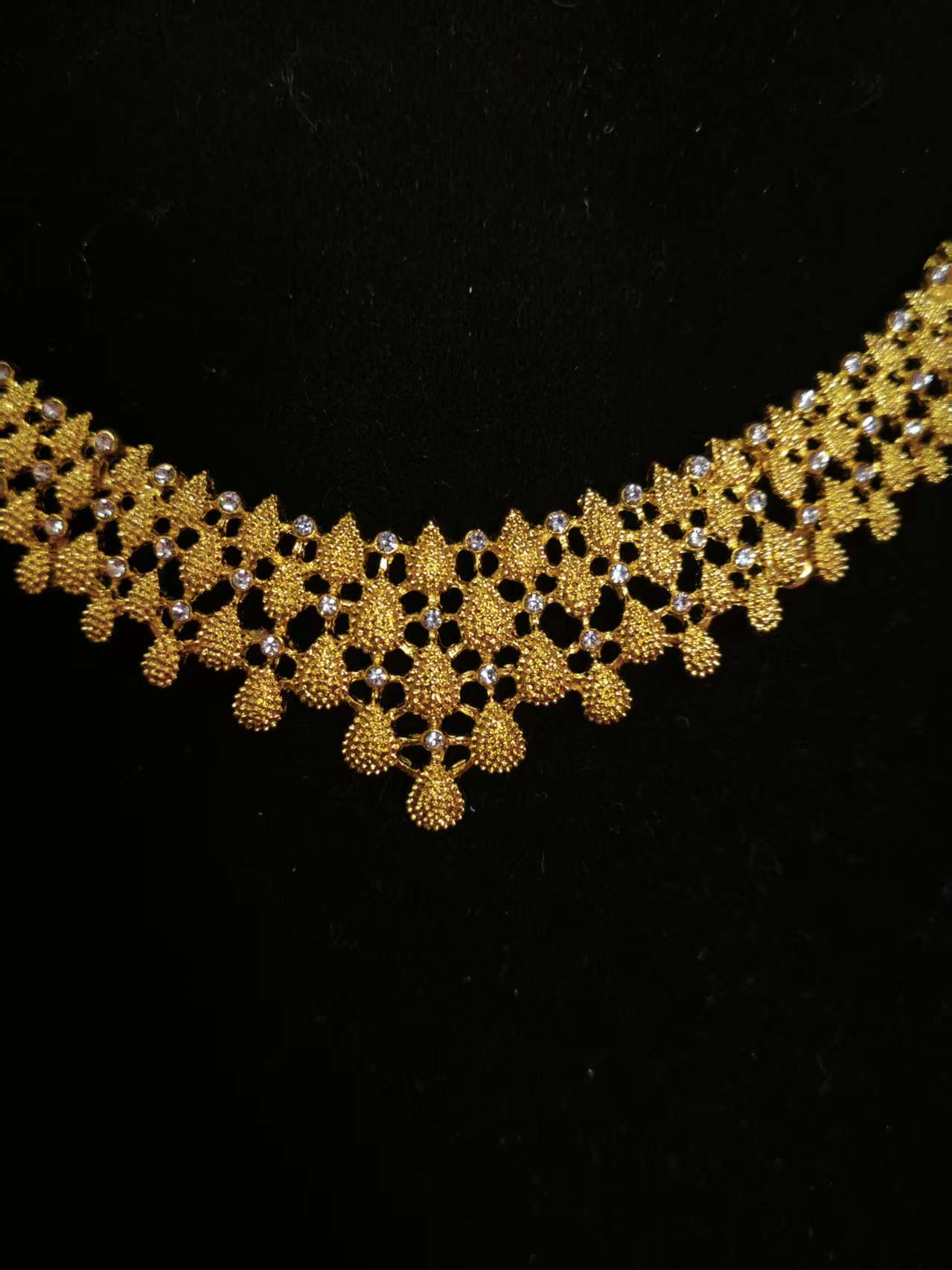 Majestic Gold Floral Filigree Regal Set