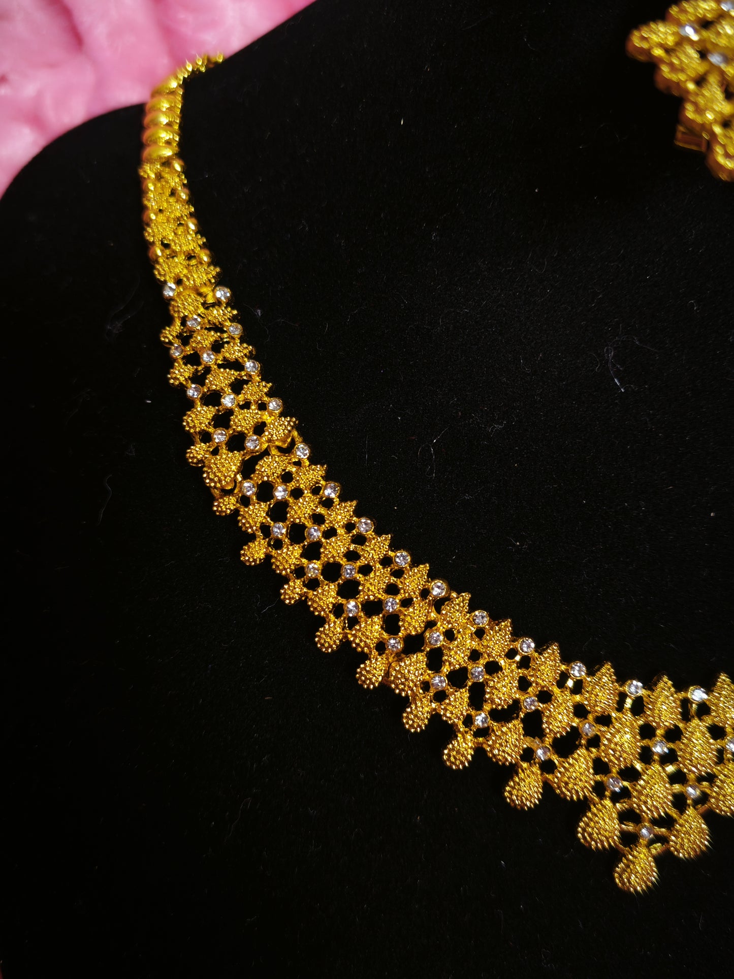 Majestic Gold Floral Filigree Regal Set