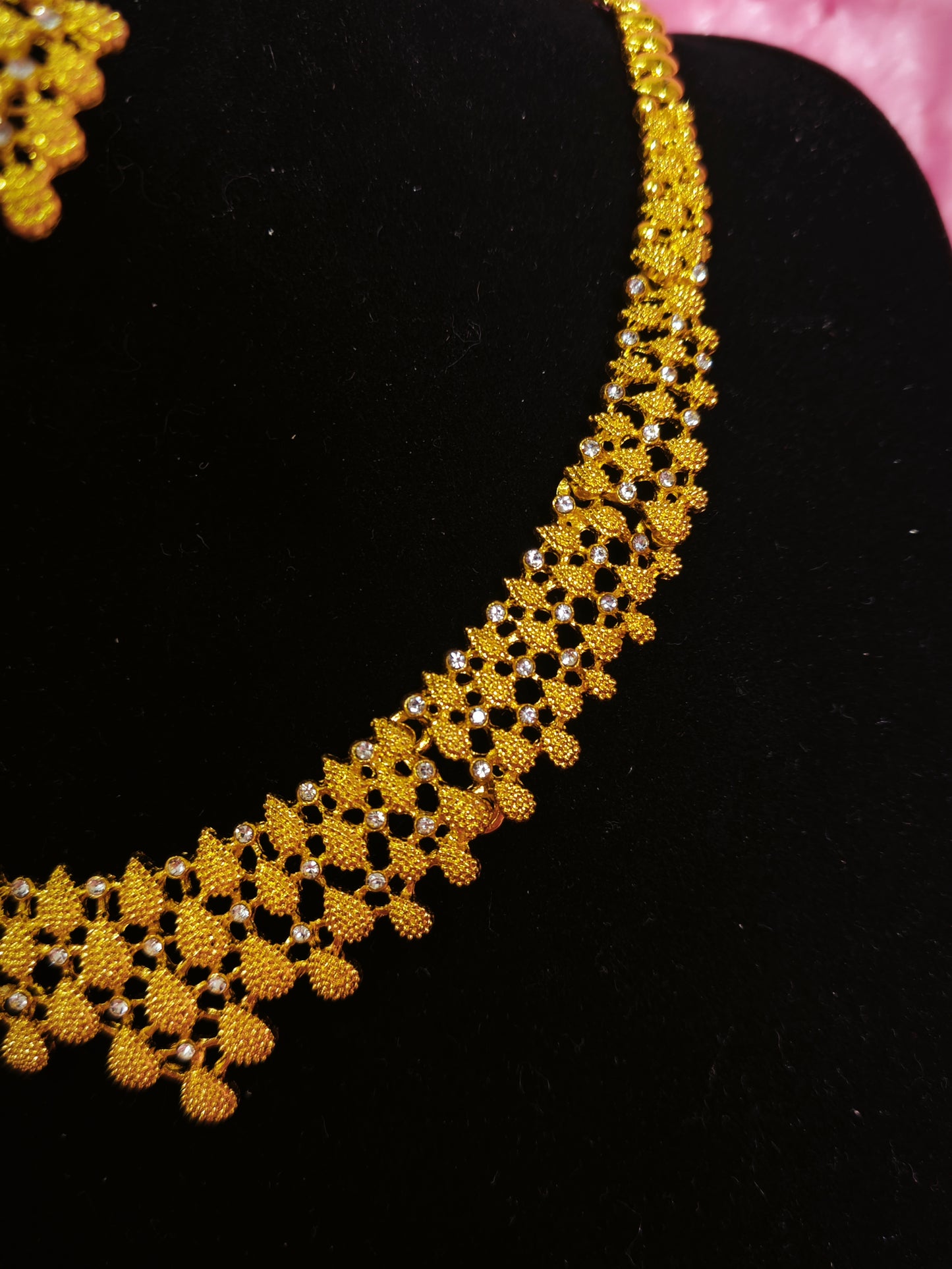 Majestic Gold Floral Filigree Regal Set