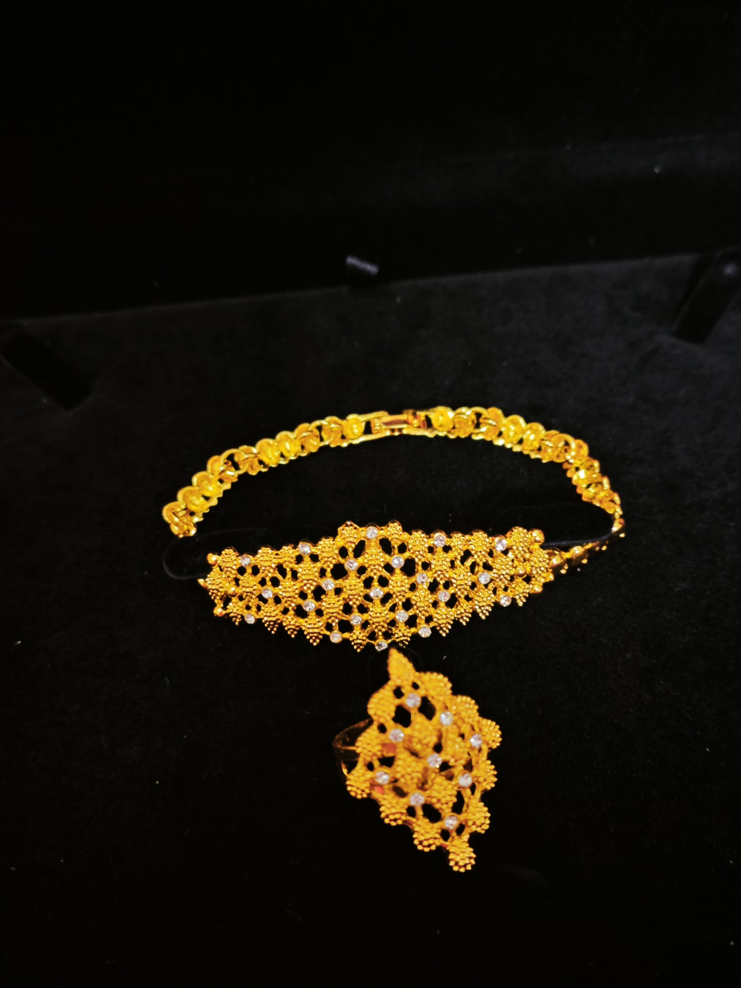 Majestic Gold Floral Filigree Regal Set