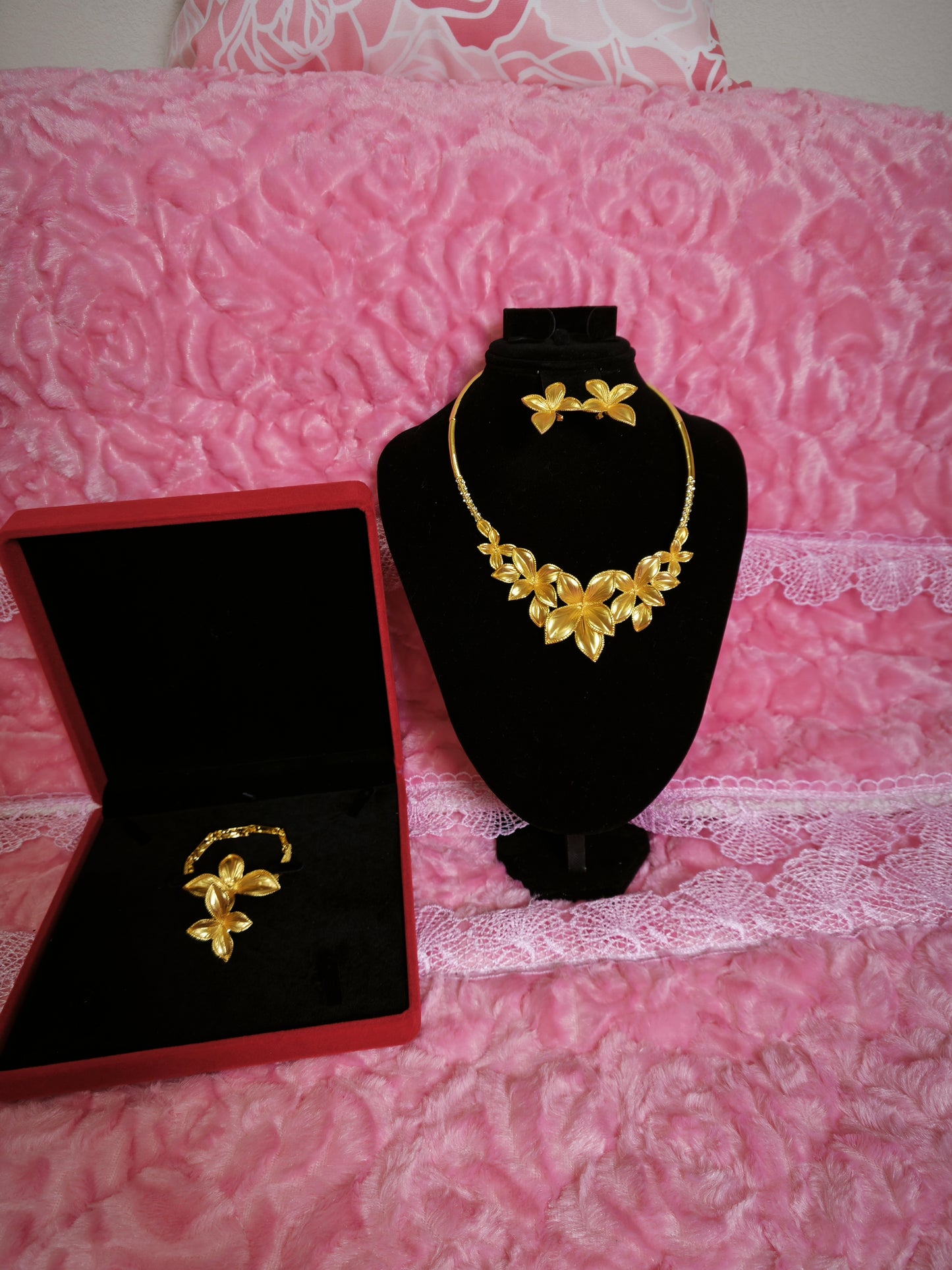 Majestic Gold Leaf Blossom Regal Set