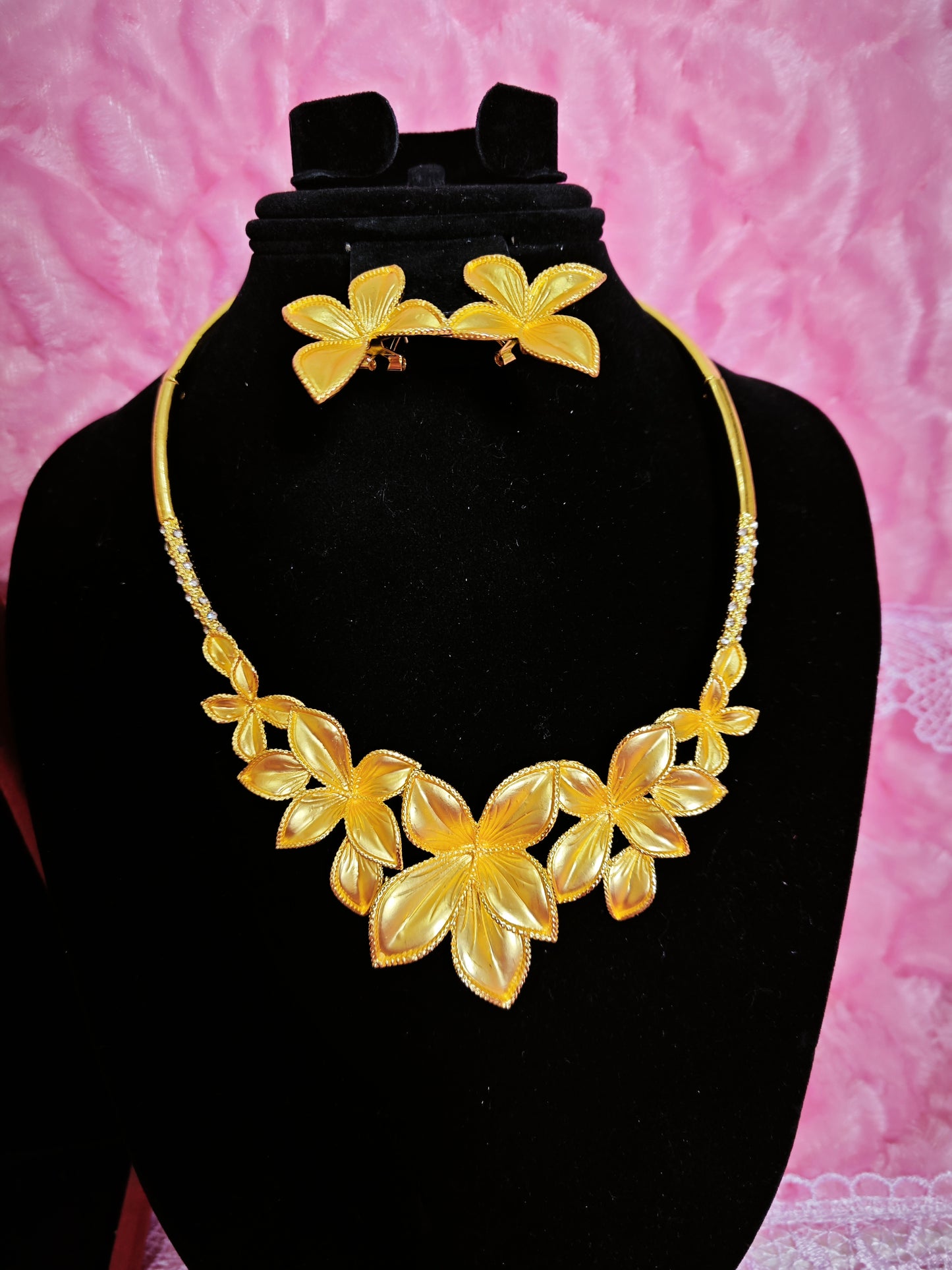 Majestic Gold Leaf Blossom Regal Set