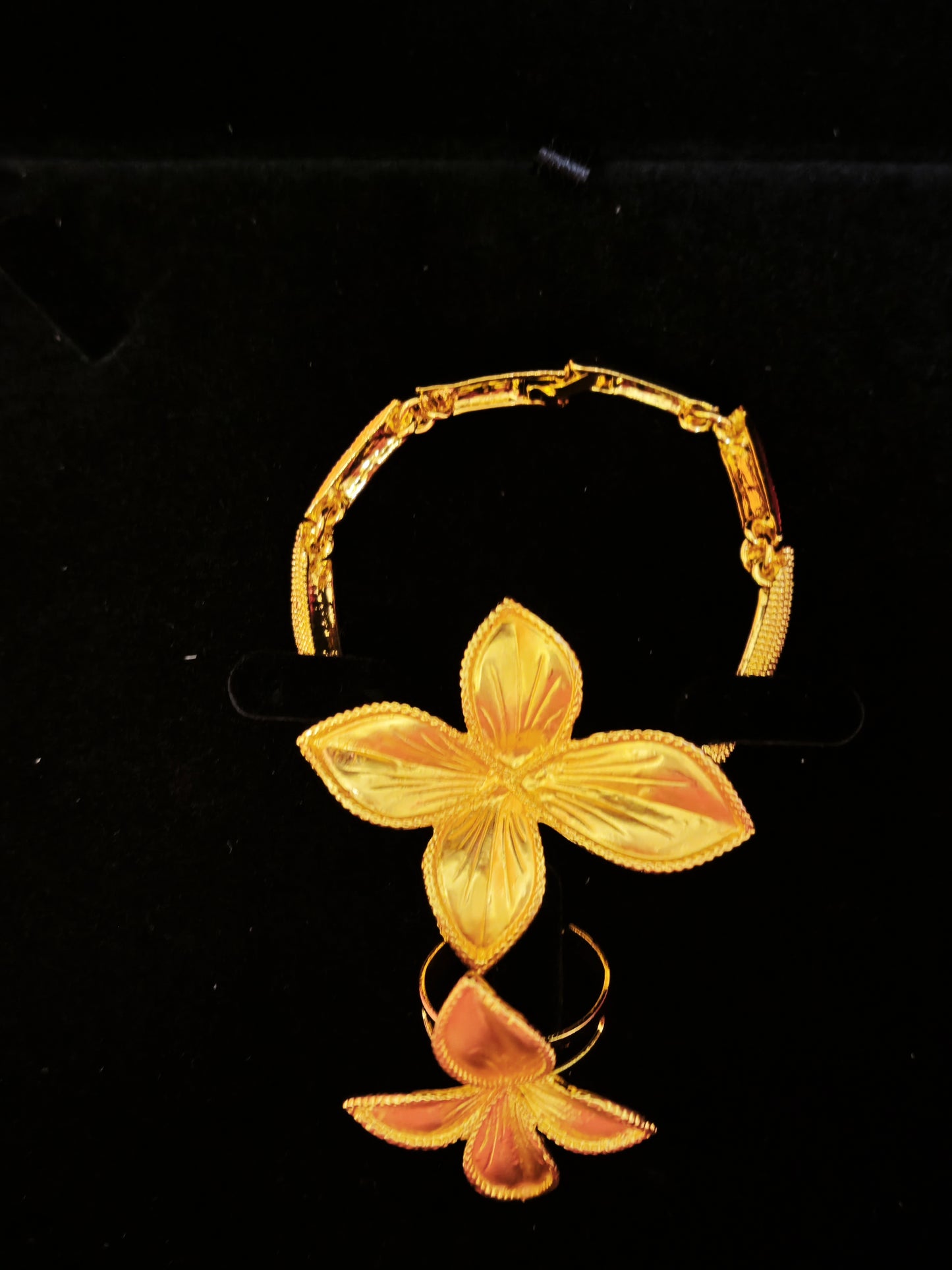 Majestic Gold Leaf Blossom Regal Set