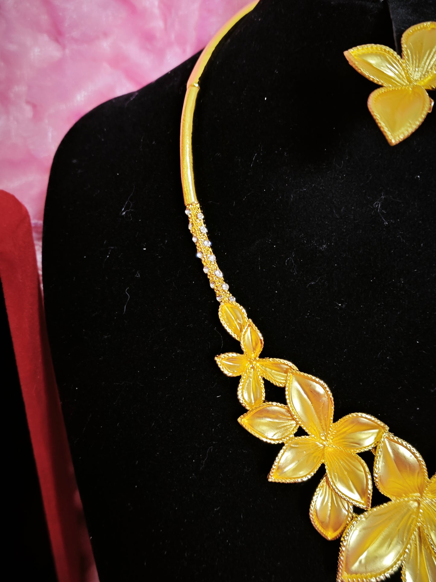 Majestic Gold Leaf Blossom Regal Set