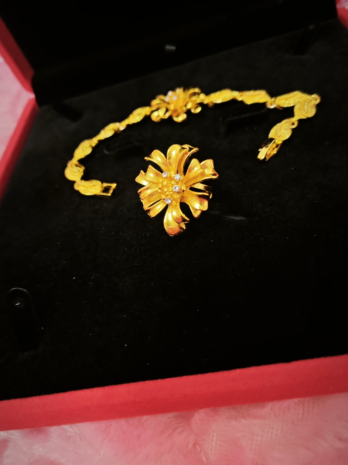 Majestic Gold Floral Flourish Regal Set